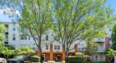 2911 DEER HOLLOW WAY #118, FAIRFAX, Virginia 22031, 2 Bedrooms Bedrooms, ,2 BathroomsBathrooms,Residential,For sale,2911 DEER HOLLOW WAY #118,VAFX2253848 MLS # VAFX2253848