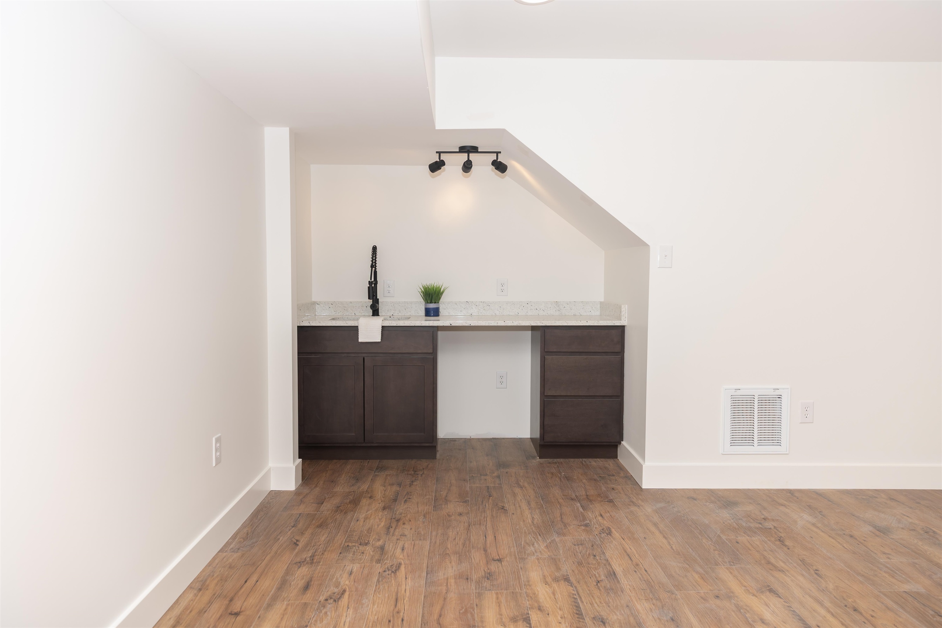 2444 LAUREL AVE, BUENA VISTA, Virginia 24416, 4 Bedrooms Bedrooms, ,2 BathroomsBathrooms,Residential,2444 LAUREL AVE,669081 MLS # 669081