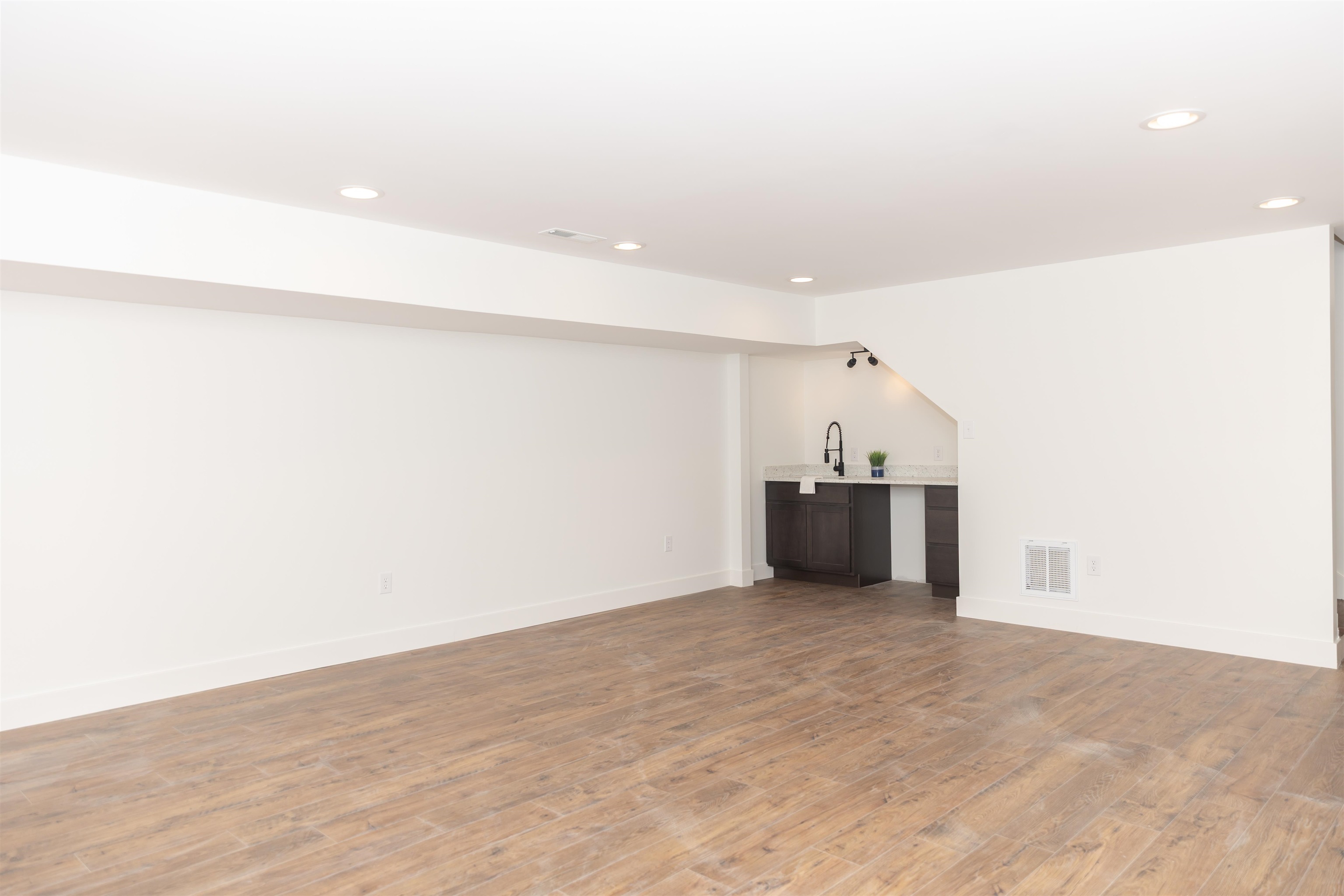 2444 LAUREL AVE, BUENA VISTA, Virginia 24416, 4 Bedrooms Bedrooms, ,2 BathroomsBathrooms,Residential,2444 LAUREL AVE,669081 MLS # 669081