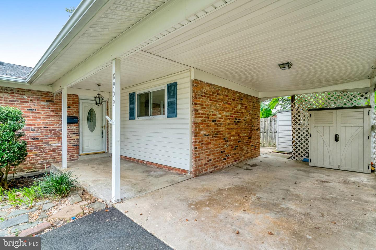 8909 VICTORIA RD, SPRINGFIELD, Virginia 22151, 4 Bedrooms Bedrooms, ,3 BathroomsBathrooms,Residential,For sale,8909 VICTORIA RD,VAFX2260592 MLS # VAFX2260592