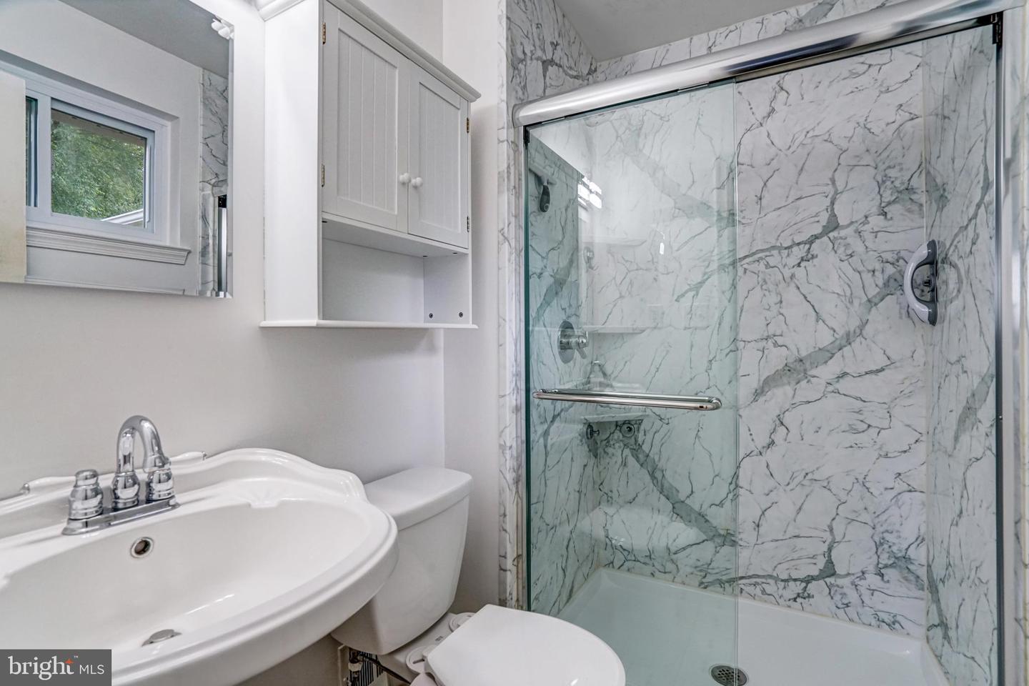 8909 VICTORIA RD, SPRINGFIELD, Virginia 22151, 4 Bedrooms Bedrooms, ,3 BathroomsBathrooms,Residential,For sale,8909 VICTORIA RD,VAFX2260592 MLS # VAFX2260592