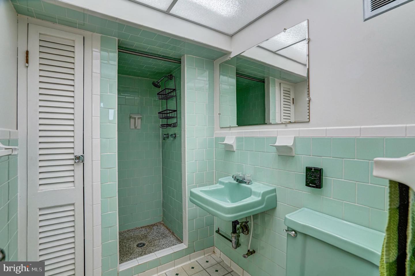 8909 VICTORIA RD, SPRINGFIELD, Virginia 22151, 4 Bedrooms Bedrooms, ,3 BathroomsBathrooms,Residential,For sale,8909 VICTORIA RD,VAFX2260592 MLS # VAFX2260592