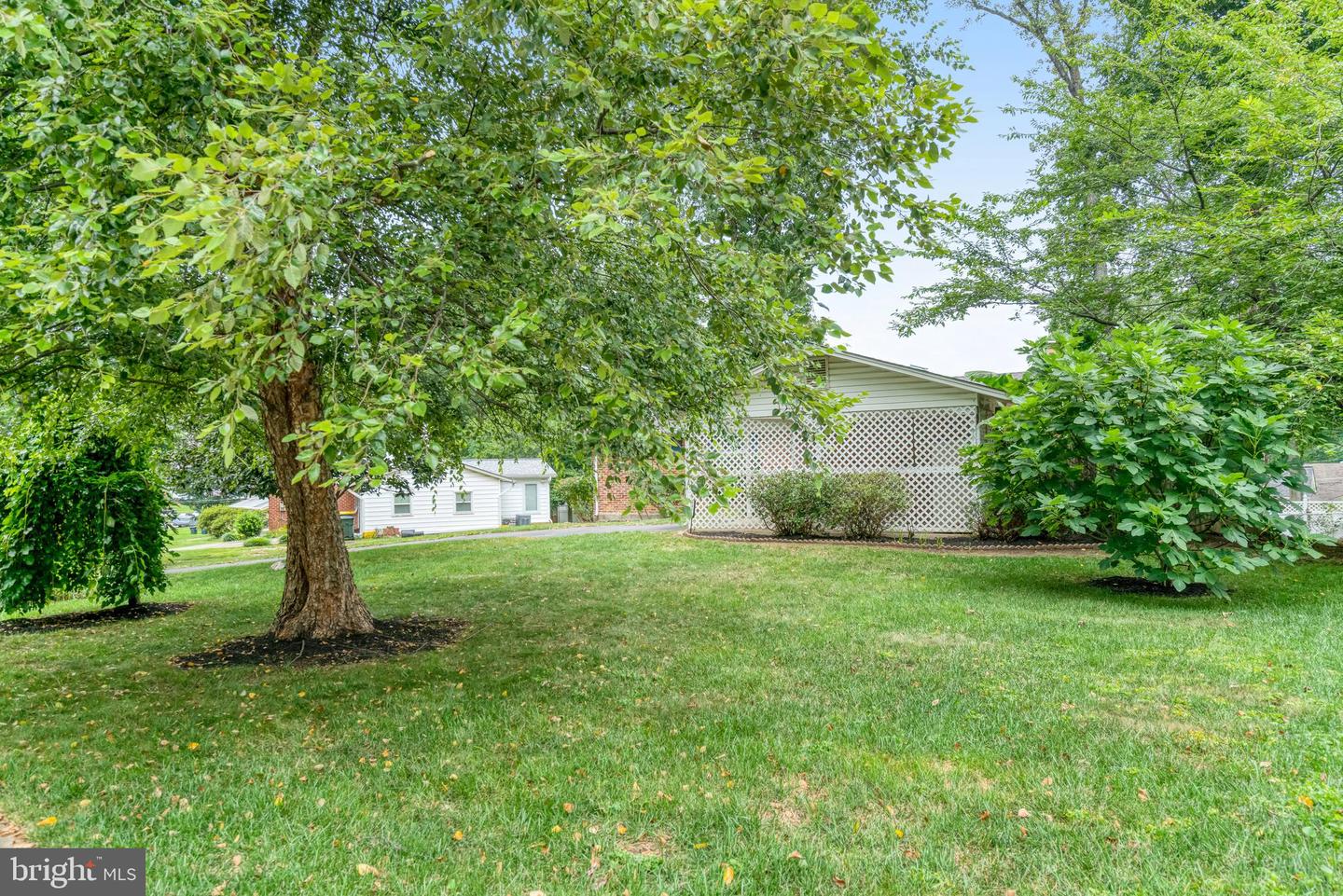 8909 VICTORIA RD, SPRINGFIELD, Virginia 22151, 4 Bedrooms Bedrooms, ,3 BathroomsBathrooms,Residential,For sale,8909 VICTORIA RD,VAFX2260592 MLS # VAFX2260592