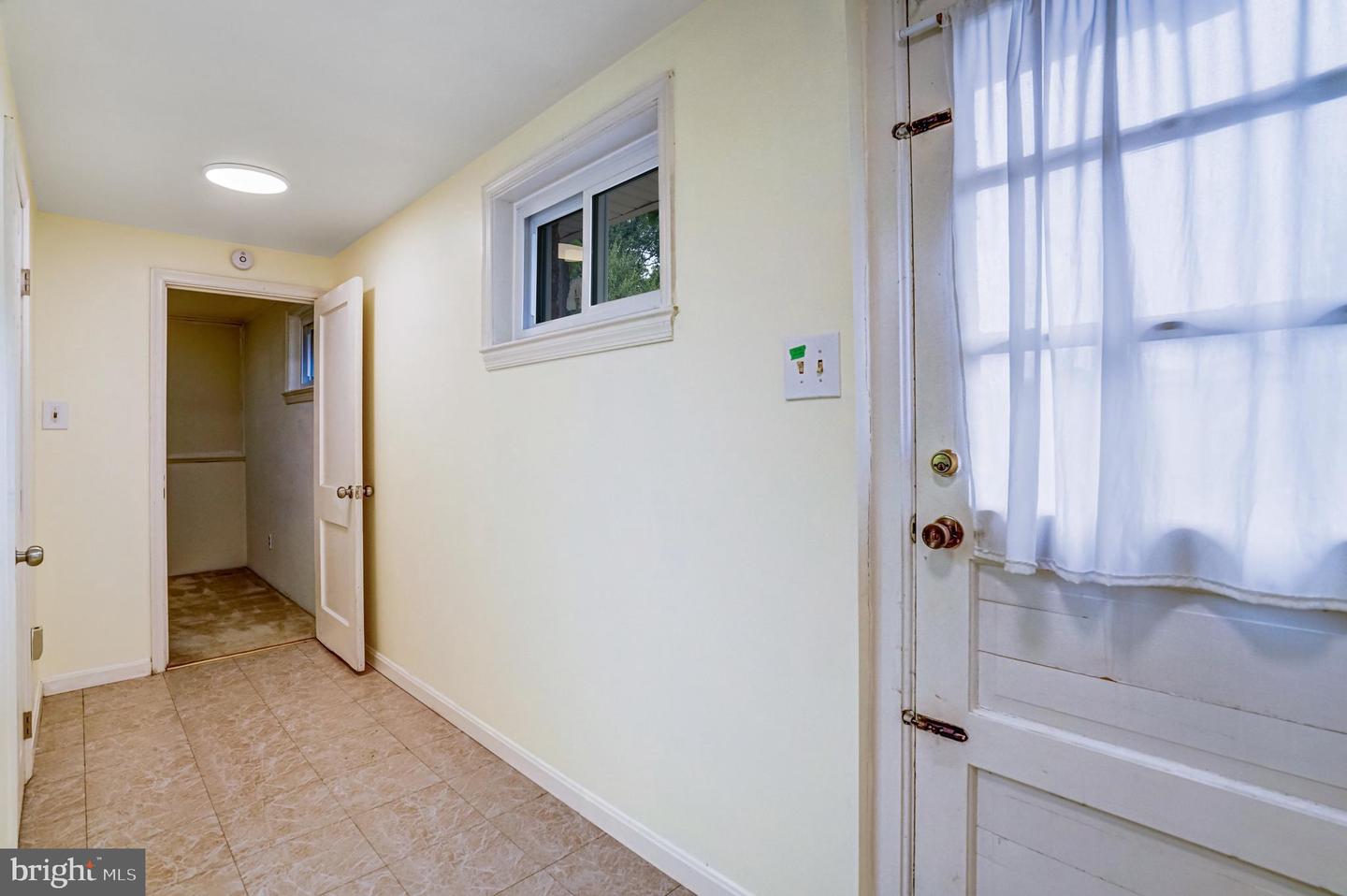 8909 VICTORIA RD, SPRINGFIELD, Virginia 22151, 4 Bedrooms Bedrooms, ,3 BathroomsBathrooms,Residential,For sale,8909 VICTORIA RD,VAFX2260592 MLS # VAFX2260592