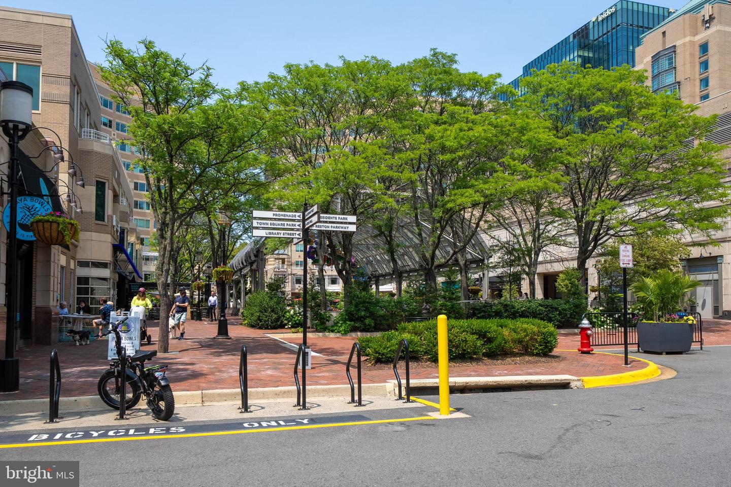 1674 CHIMNEY HOUSE RD, RESTON, Virginia 20190, 3 Bedrooms Bedrooms, ,2 BathroomsBathrooms,Residential,For sale,1674 CHIMNEY HOUSE RD,VAFX2267730 MLS # VAFX2267730 1674 CHIMNEY HOUSE RD, RESTON, Virginia 20190, 3 Bedrooms Bedrooms, ,2 BathroomsBathrooms,Residential,For sale,1674 CHIMNEY HOUSE RD,VAFX2267730 MLS # VAFX2267730