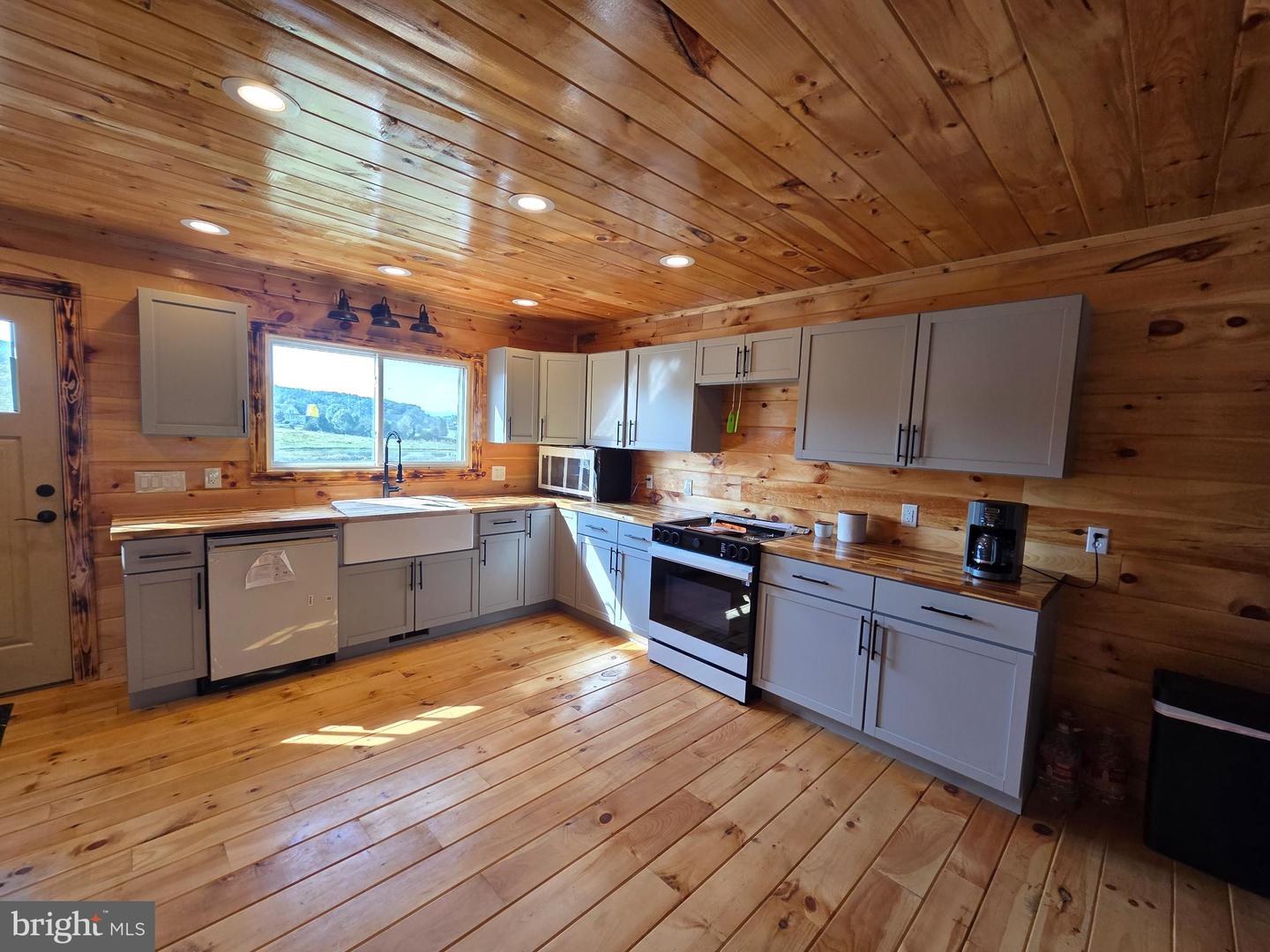 613 AIRPORT RD, LURAY, Virginia 22835, 1 Bedroom Bedrooms, 3 Rooms Rooms,2 BathroomsBathrooms,Residential,For sale,613 AIRPORT RD,VAPA2005380 MLS # VAPA2005380 613 AIRPORT RD, LURAY, Virginia 22835, 1 Bedroom Bedrooms, 3 Rooms Rooms,2 BathroomsBathrooms,Residential,For sale,613 AIRPORT RD,VAPA2005380 MLS # VAPA2005380