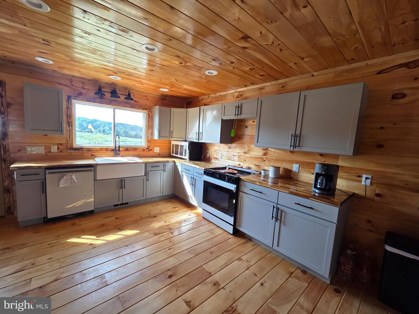 613 AIRPORT RD, LURAY, Virginia 22835, 1 Bedroom Bedrooms, 3 Rooms Rooms,2 BathroomsBathrooms,Residential,For sale,613 AIRPORT RD,VAPA2005380 MLS # VAPA2005380 613 AIRPORT RD, LURAY, Virginia 22835, 1 Bedroom Bedrooms, 3 Rooms Rooms,2 BathroomsBathrooms,Residential,For sale,613 AIRPORT RD,VAPA2005380 MLS # VAPA2005380