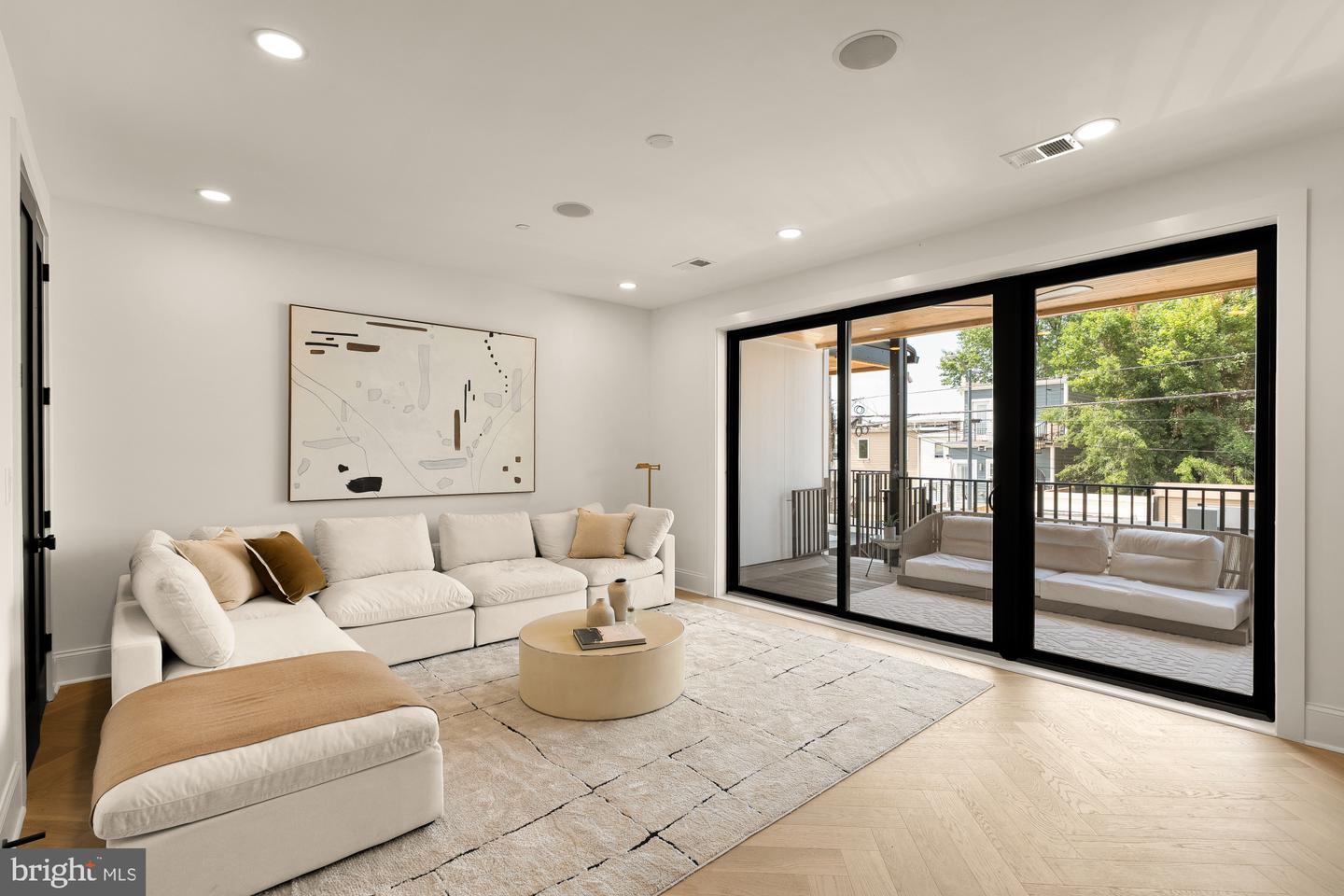 733 EUCLID ST NW #303, WASHINGTON, District Of Columbia 20001, 6 Bedrooms Bedrooms, ,4 BathroomsBathrooms,Residential,For sale,733 EUCLID ST NW #303,DCDC2222808 MLS # DCDC2222808