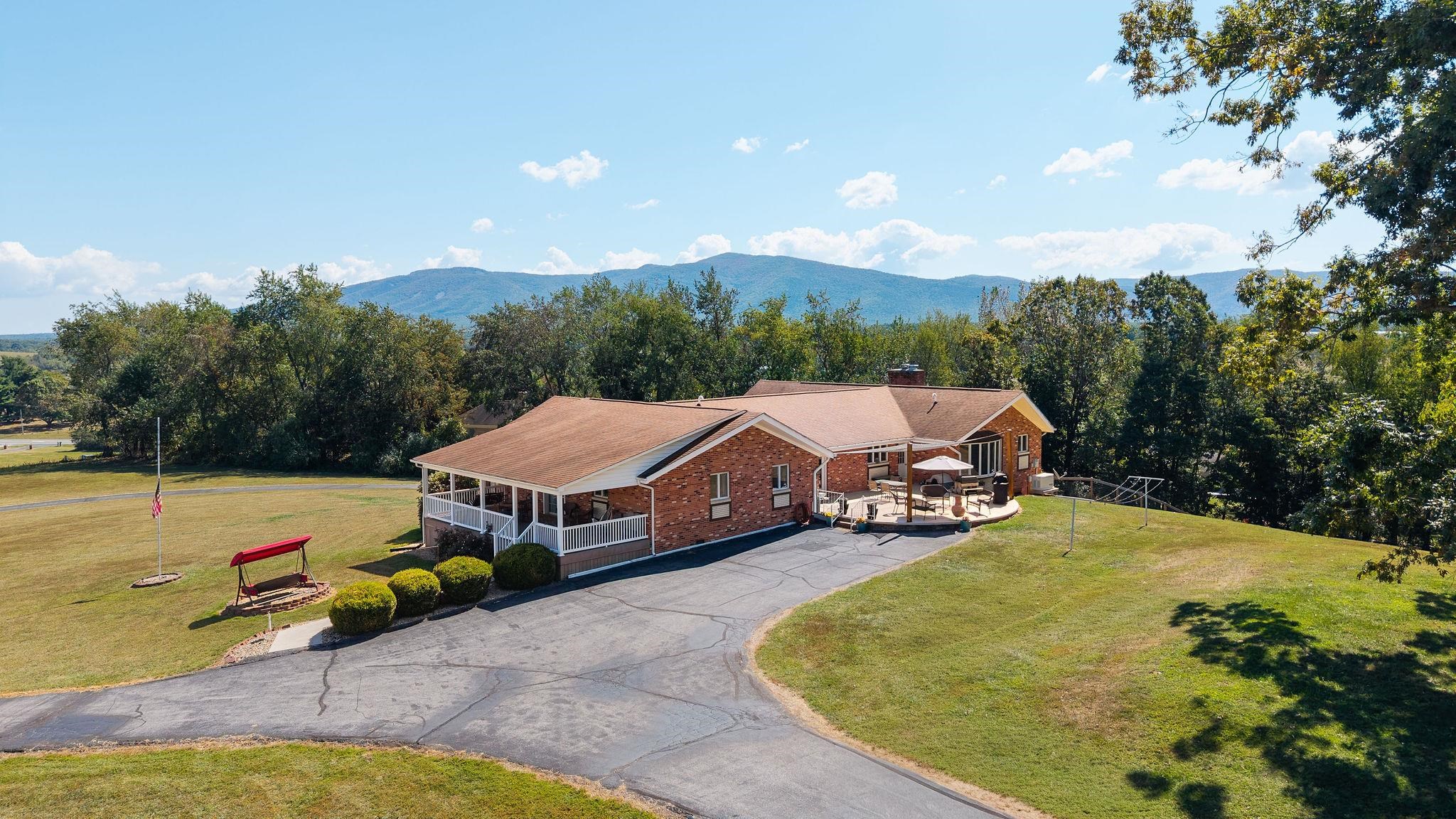 5323 LEE JACKSON HWY, GREENVILLE, Virginia 24440, 4 Bedrooms Bedrooms, ,2 BathroomsBathrooms,Residential,5323 LEE JACKSON HWY,669090 MLS # 669090