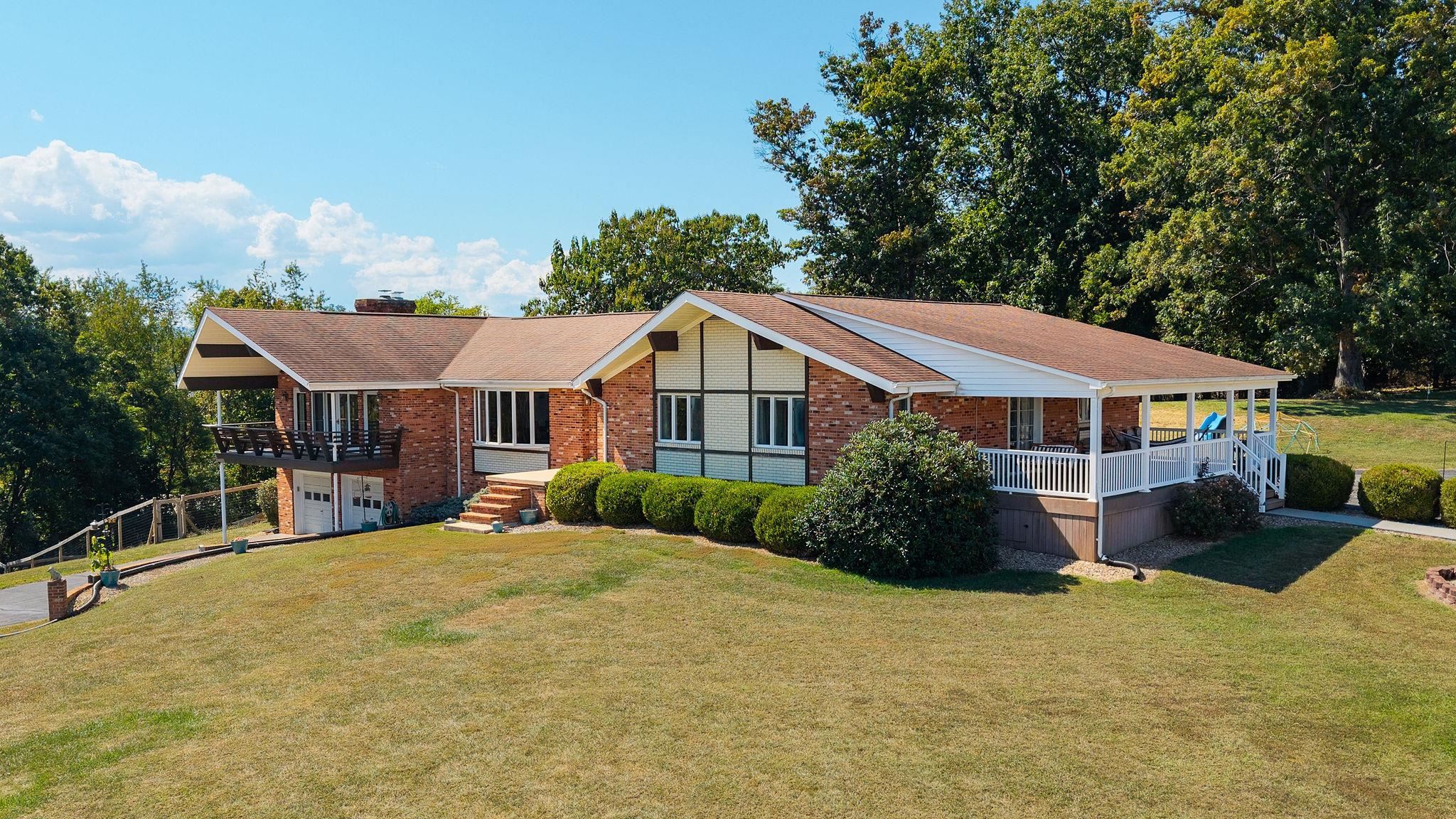 5323 LEE JACKSON HWY, GREENVILLE, Virginia 24440, 4 Bedrooms Bedrooms, ,2 BathroomsBathrooms,Residential,5323 LEE JACKSON HWY,669090 MLS # 669090