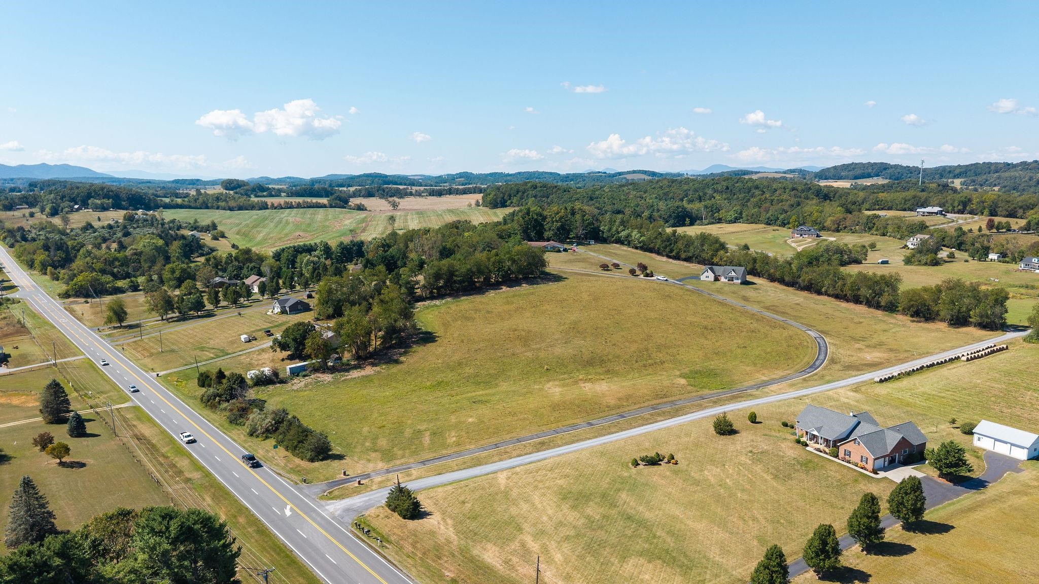 5323 LEE JACKSON HWY, GREENVILLE, Virginia 24440, 4 Bedrooms Bedrooms, ,2 BathroomsBathrooms,Residential,5323 LEE JACKSON HWY,669090 MLS # 669090