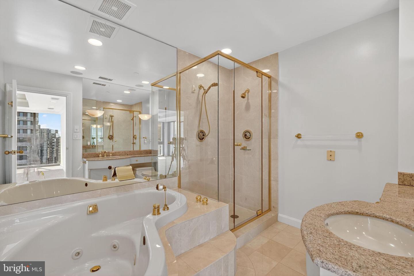 1530 KEY BLVD #1310, ARLINGTON, Virginia 22209, 3 Bedrooms Bedrooms, ,4 BathroomsBathrooms,Residential,For sale,1530 KEY BLVD #1310,VAAR2063556 MLS # VAAR2063556