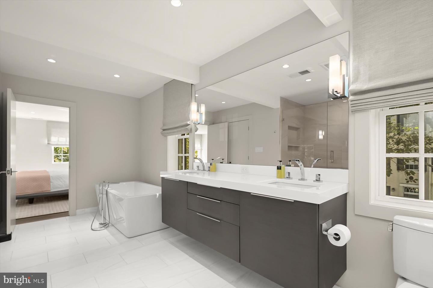 3043 P ST NW, WASHINGTON, District Of Columbia 20007, 6 Bedrooms Bedrooms, ,4 BathroomsBathrooms,Residential,For sale,3043 P ST NW,DCDC2221848 MLS # DCDC2221848