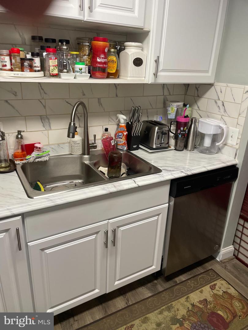 2845 WINDSOR DR #302, FALLS CHURCH, Virginia 22042, 2 Bedrooms Bedrooms, ,1 BathroomBathrooms,Residential,For sale,2845 WINDSOR DR #302,VAFX2267800 MLS # VAFX2267800 2845 WINDSOR DR #302, FALLS CHURCH, Virginia 22042, 2 Bedrooms Bedrooms, ,1 BathroomBathrooms,Residential,For sale,2845 WINDSOR DR #302,VAFX2267800 MLS # VAFX2267800