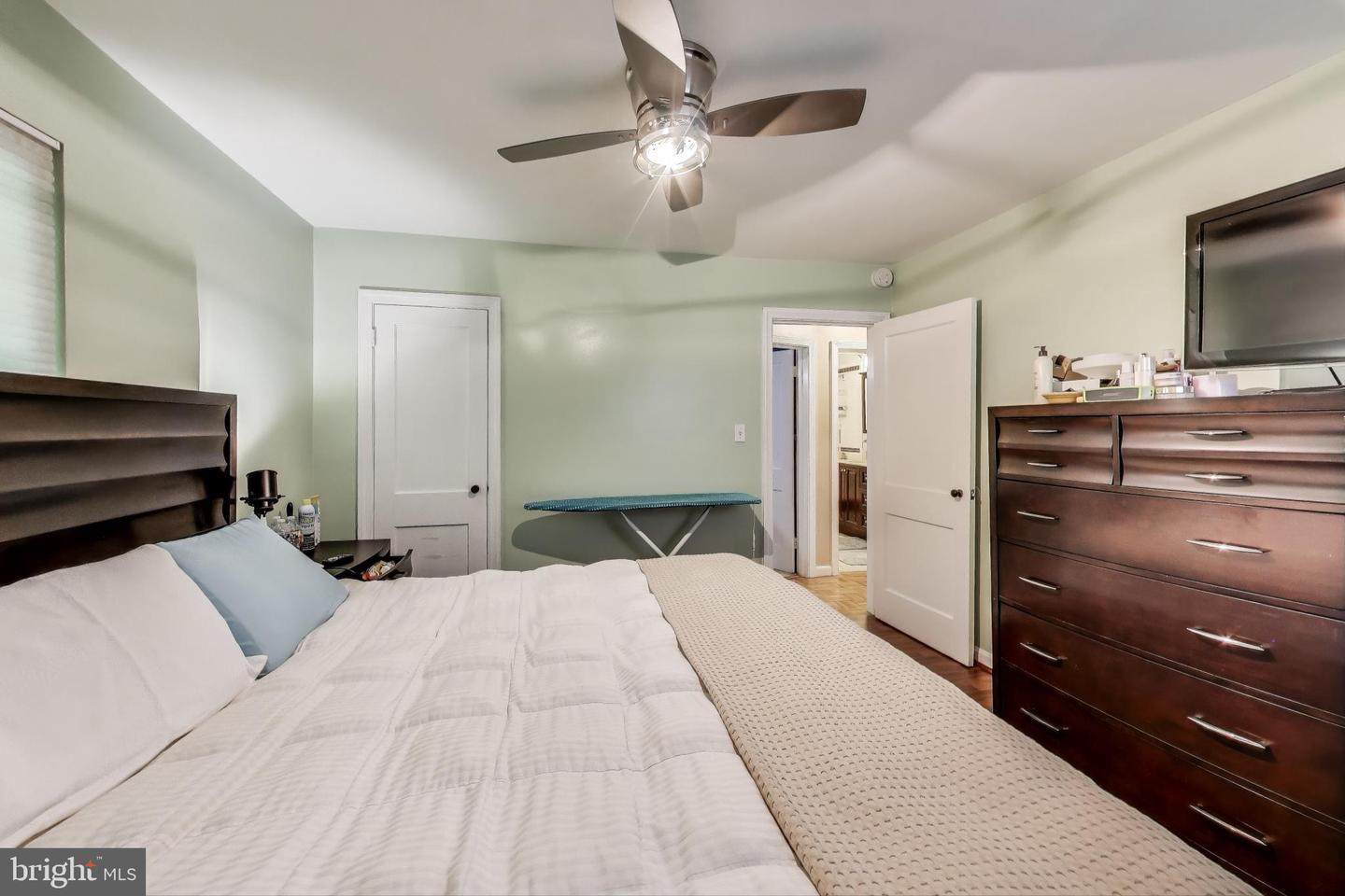 6703 HALLWOOD AVE, FALLS CHURCH, Virginia 22046, 3 Bedrooms Bedrooms, ,2 BathroomsBathrooms,Residential,For sale,6703 HALLWOOD AVE,VAFX2267818 MLS # VAFX2267818