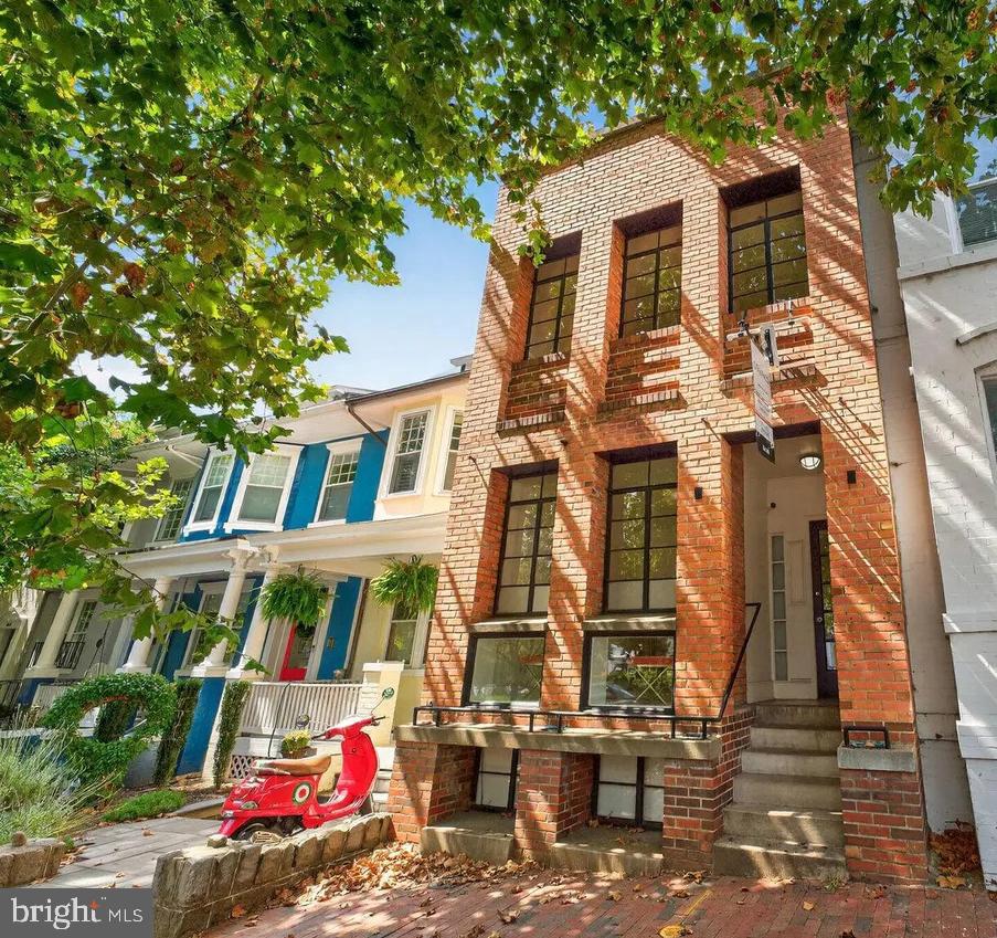1656 33RD ST NW, WASHINGTON, District Of Columbia 20007, 2 Bedrooms Bedrooms, ,2 BathroomsBathrooms,Residential,For sale,1656 33RD ST NW,DCDC2222888 MLS # DCDC2222888