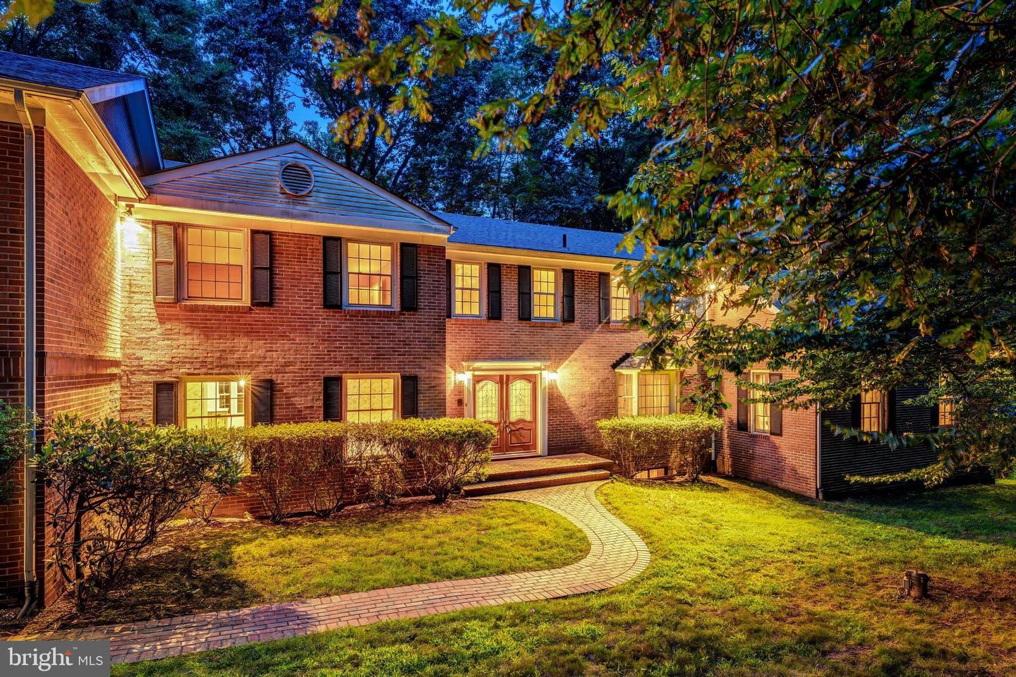 11115 STREAMVIEW CT, GREAT FALLS, Virginia 22066, 5 Bedrooms Bedrooms, ,3 BathroomsBathrooms,Residential,For sale,11115 STREAMVIEW CT,VAFX2267842 MLS # VAFX2267842