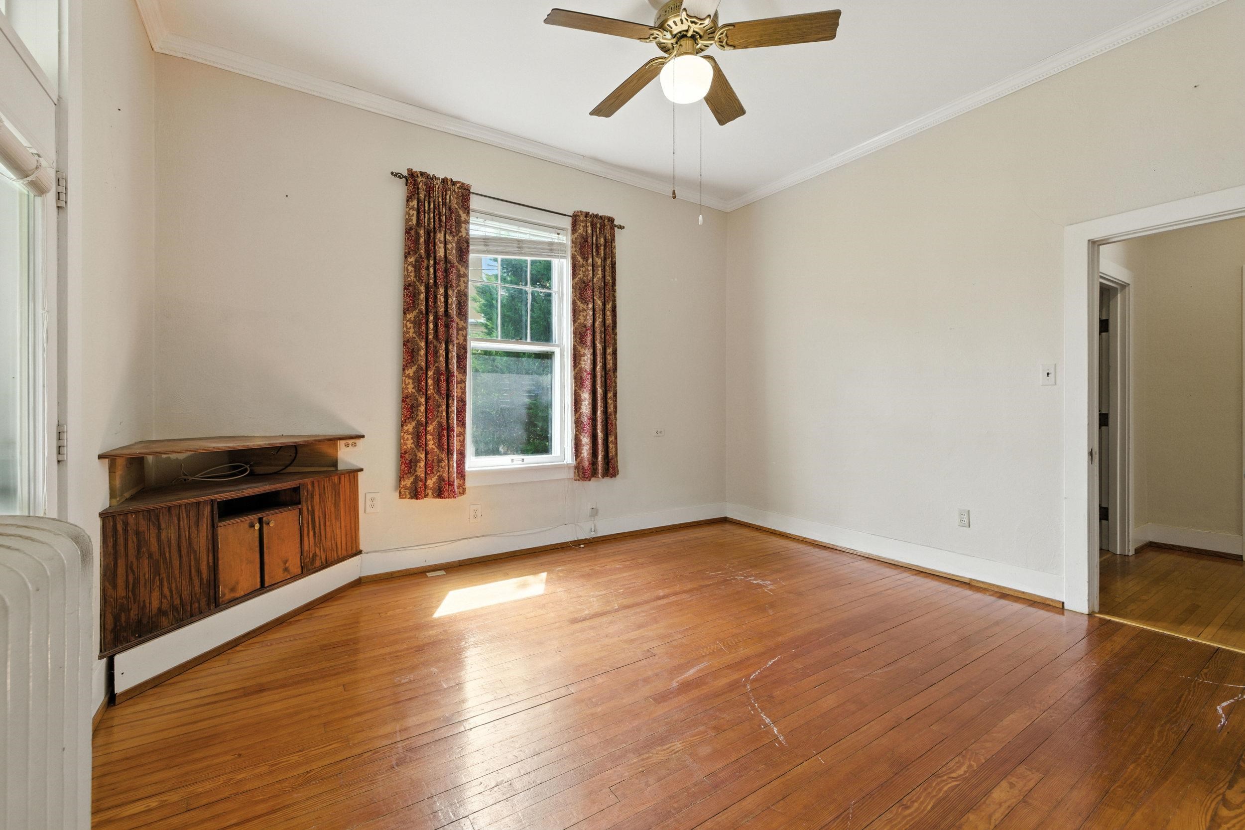 157 S COURT ST, LURAY, Virginia 22835, 3 Bedrooms Bedrooms, ,2 BathroomsBathrooms,Residential,157 S COURT ST,669106 MLS # 669106
