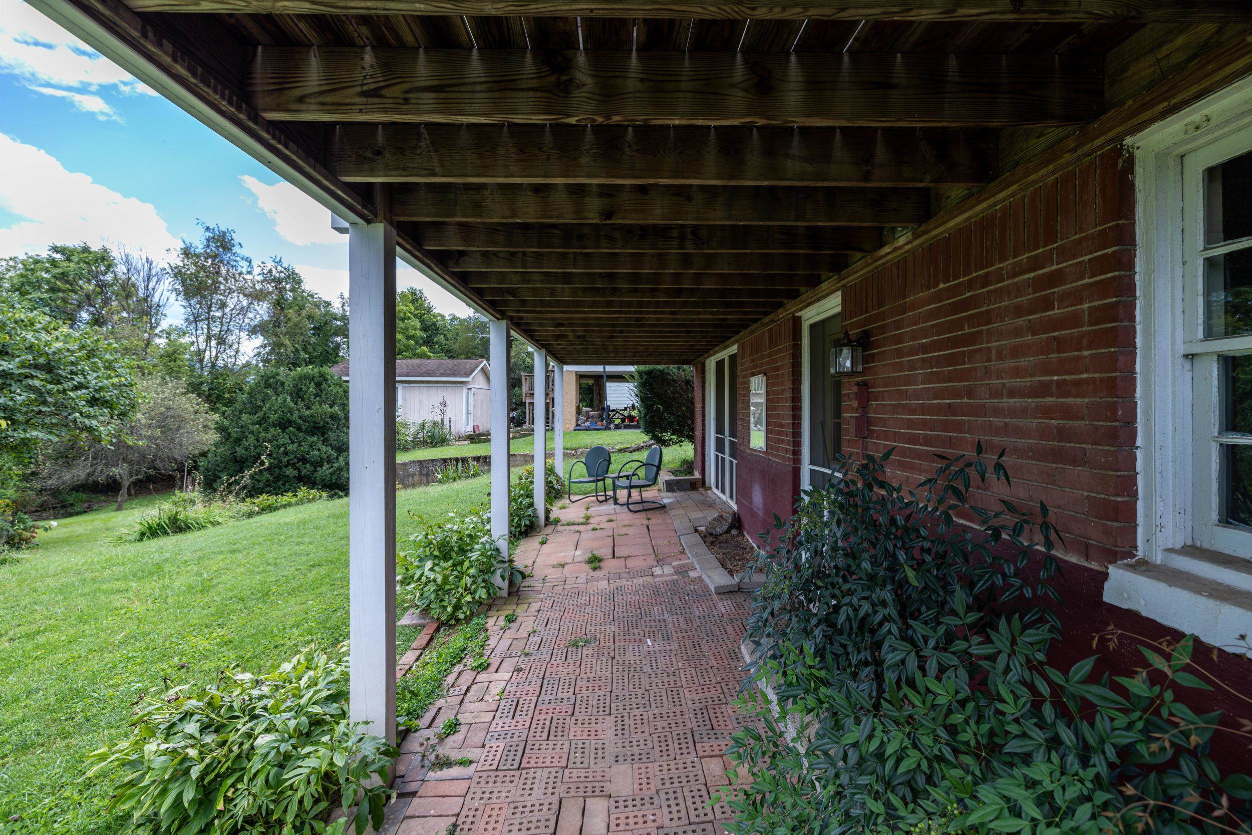 157 S COURT ST, LURAY, Virginia 22835, 3 Bedrooms Bedrooms, ,2 BathroomsBathrooms,Residential,157 S COURT ST,669106 MLS # 669106