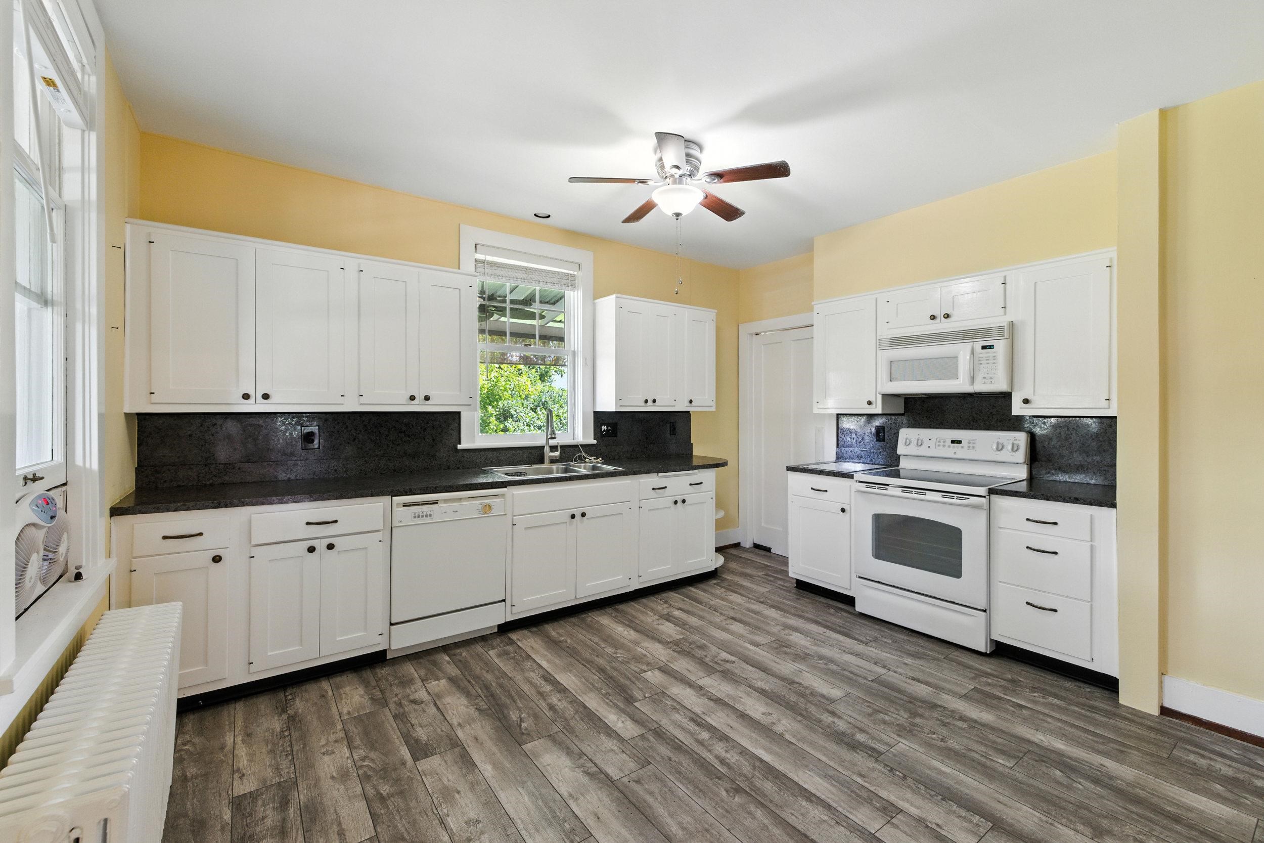 157 S COURT ST, LURAY, Virginia 22835, 3 Bedrooms Bedrooms, ,2 BathroomsBathrooms,Residential,157 S COURT ST,669106 MLS # 669106