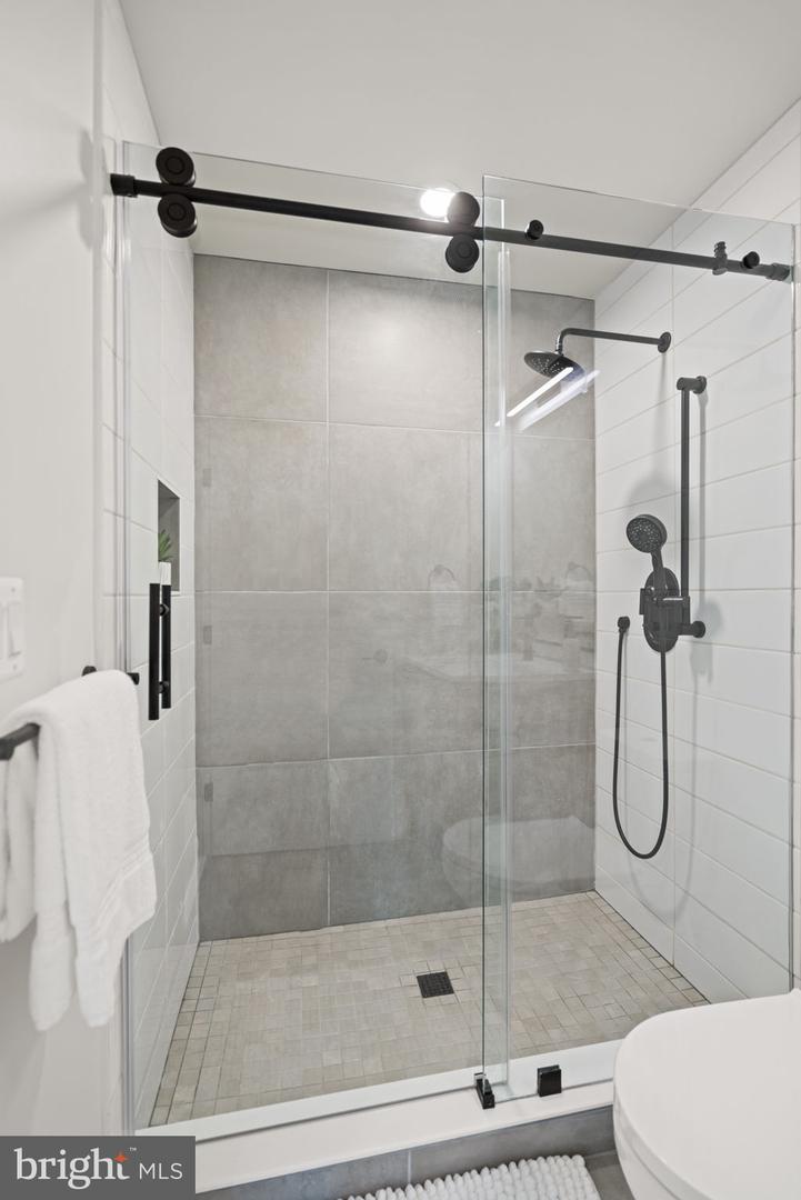 733 8TH ST SE #202, WASHINGTON, District Of Columbia 20003, 2 Bedrooms Bedrooms, ,2 BathroomsBathrooms,Residential,For sale,733 8TH ST SE #202,DCDC2212360 MLS # DCDC2212360