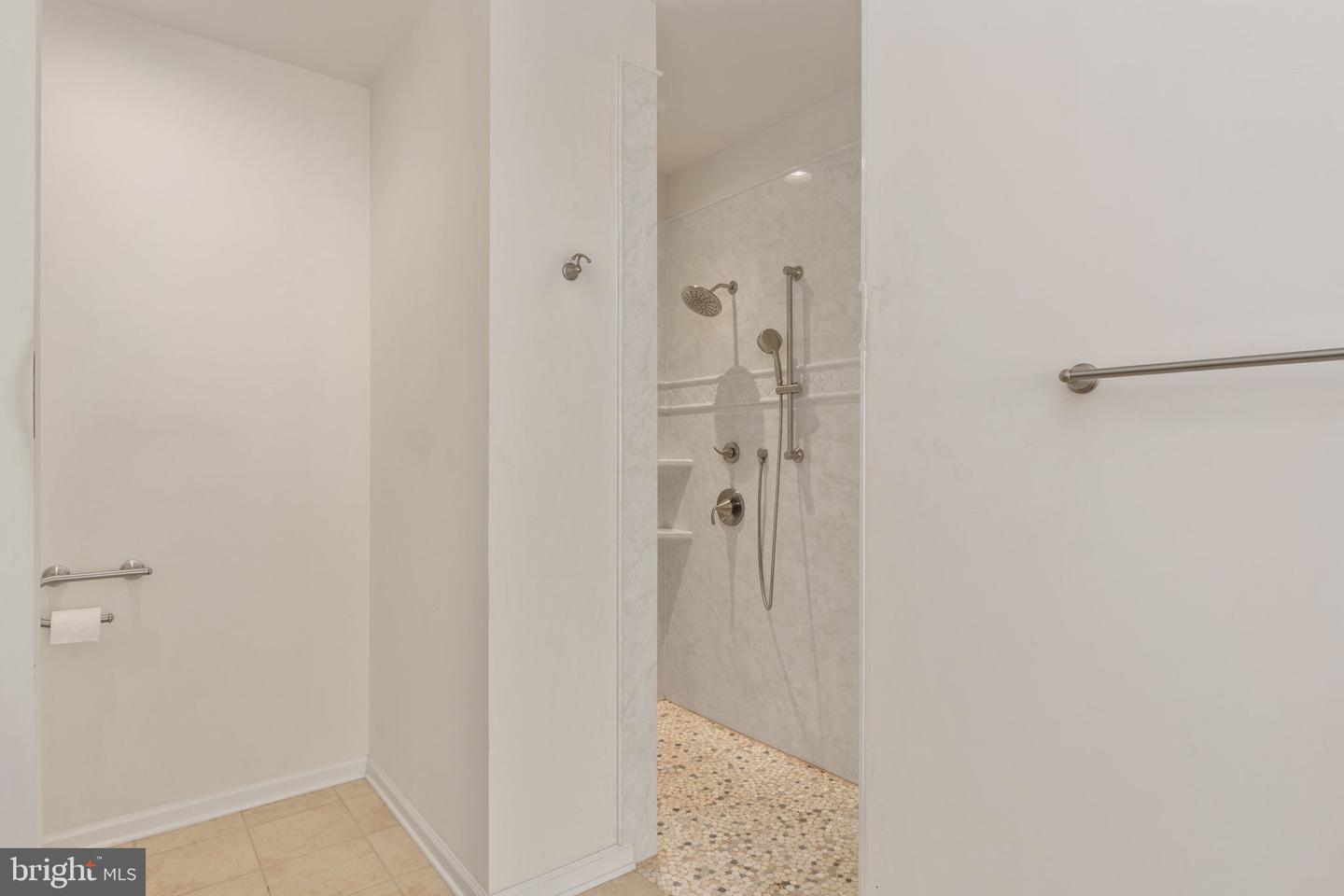 12211 GLEN OAKS DR, FREDERICKSBURG, Virginia 22407, 2 Bedrooms Bedrooms, 9 Rooms Rooms,2 BathroomsBathrooms,Residential,For sale,12211 GLEN OAKS DR,VASP2035944 MLS # VASP2035944