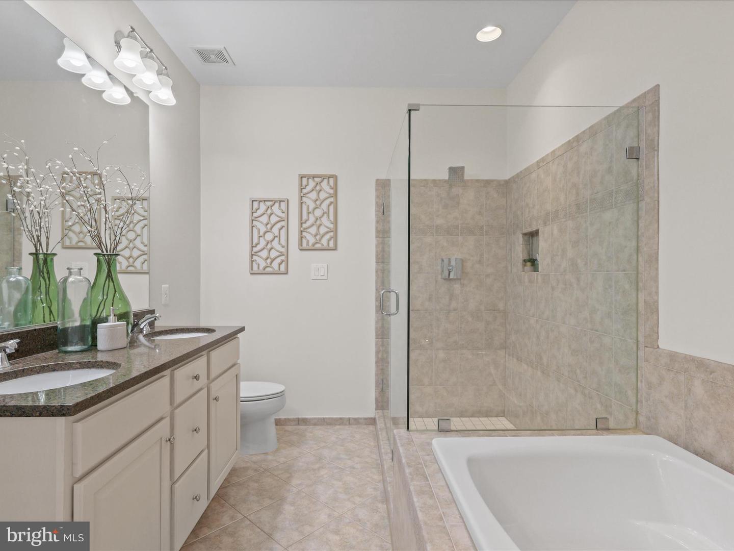 4086 CLOVET DR #32, FAIRFAX, Virginia 22030, 3 Bedrooms Bedrooms, ,3 BathroomsBathrooms,Residential,For sale,4086 CLOVET DR #32,VAFX2265932 MLS # VAFX2265932