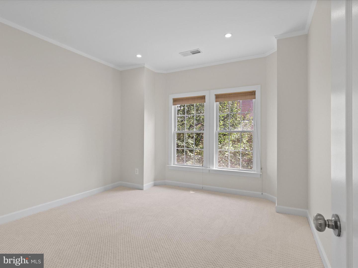 4086 CLOVET DR #32, FAIRFAX, Virginia 22030, 3 Bedrooms Bedrooms, ,3 BathroomsBathrooms,Residential,For sale,4086 CLOVET DR #32,VAFX2265932 MLS # VAFX2265932