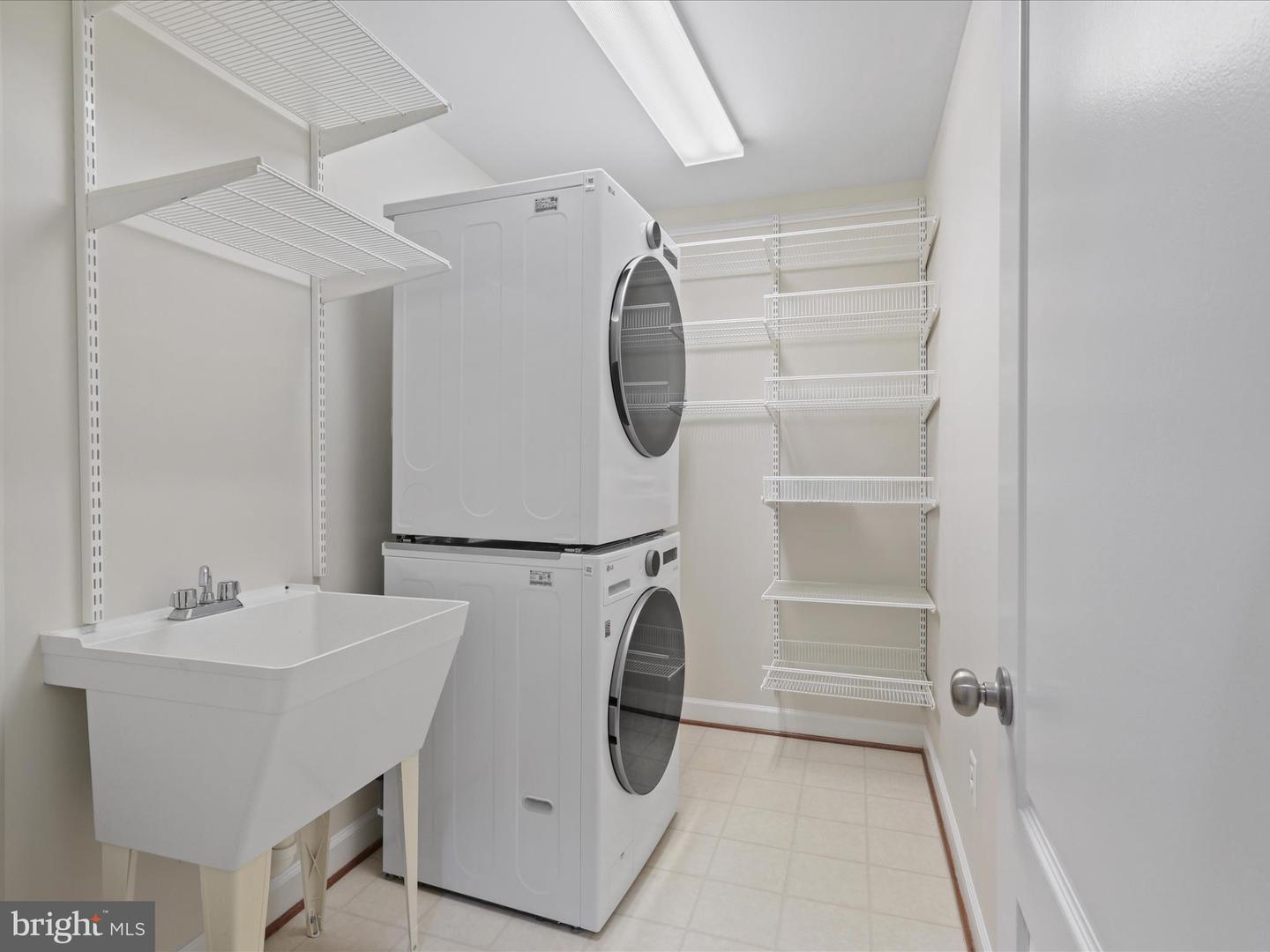 4086 CLOVET DR #32, FAIRFAX, Virginia 22030, 3 Bedrooms Bedrooms, ,3 BathroomsBathrooms,Residential,For sale,4086 CLOVET DR #32,VAFX2265932 MLS # VAFX2265932