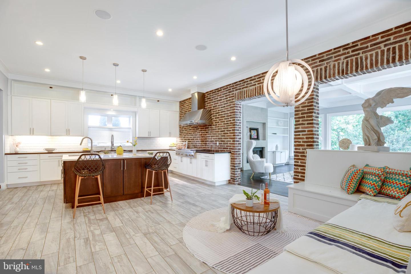 510 WALKER ST SW, VIENNA, Virginia 22180, 5 Bedrooms Bedrooms, ,4 BathroomsBathrooms,Residential,For sale,510 WALKER ST SW,VAFX2267652 MLS # VAFX2267652