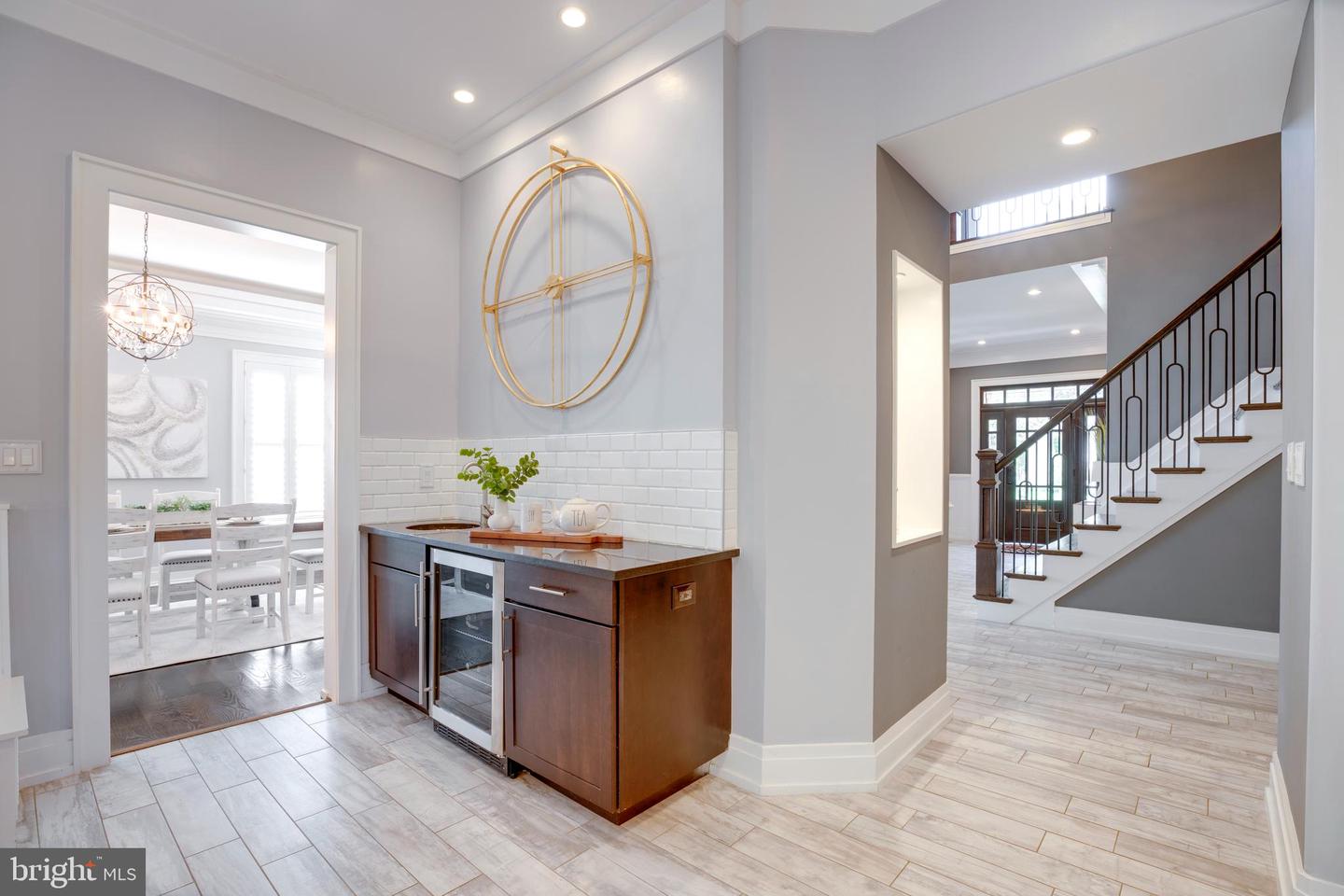 510 WALKER ST SW, VIENNA, Virginia 22180, 5 Bedrooms Bedrooms, ,4 BathroomsBathrooms,Residential,For sale,510 WALKER ST SW,VAFX2267652 MLS # VAFX2267652