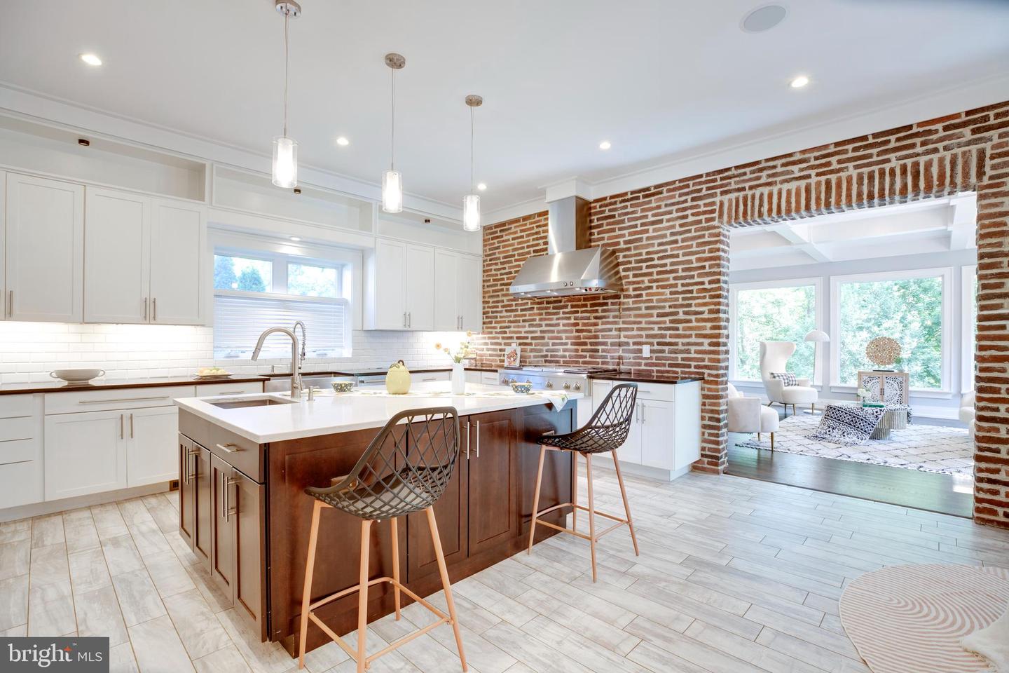 510 WALKER ST SW, VIENNA, Virginia 22180, 5 Bedrooms Bedrooms, ,4 BathroomsBathrooms,Residential,For sale,510 WALKER ST SW,VAFX2267652 MLS # VAFX2267652