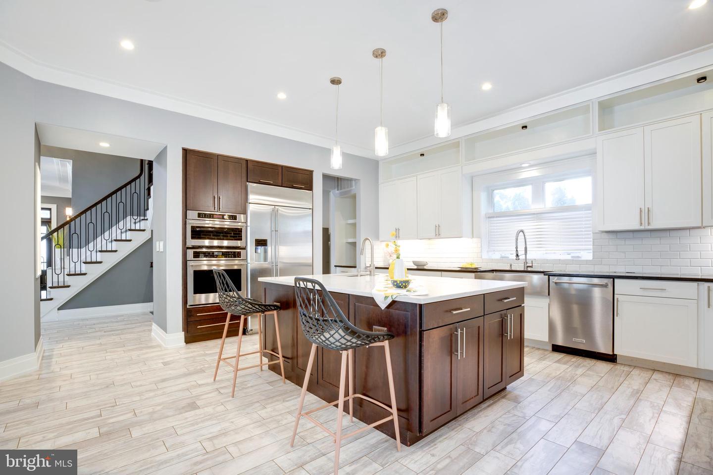 510 WALKER ST SW, VIENNA, Virginia 22180, 5 Bedrooms Bedrooms, ,4 BathroomsBathrooms,Residential,For sale,510 WALKER ST SW,VAFX2267652 MLS # VAFX2267652