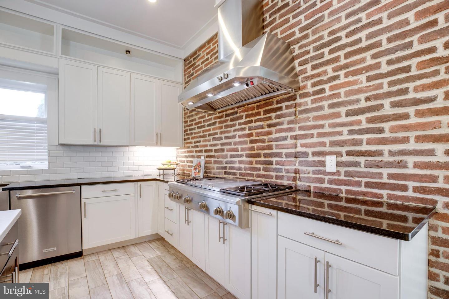 510 WALKER ST SW, VIENNA, Virginia 22180, 5 Bedrooms Bedrooms, ,4 BathroomsBathrooms,Residential,For sale,510 WALKER ST SW,VAFX2267652 MLS # VAFX2267652