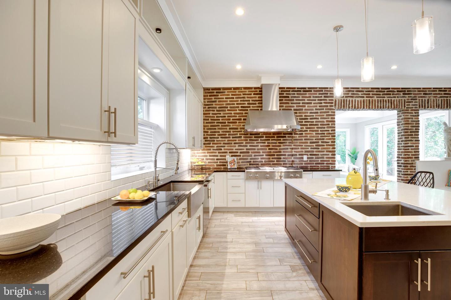 510 WALKER ST SW, VIENNA, Virginia 22180, 5 Bedrooms Bedrooms, ,4 BathroomsBathrooms,Residential,For sale,510 WALKER ST SW,VAFX2267652 MLS # VAFX2267652