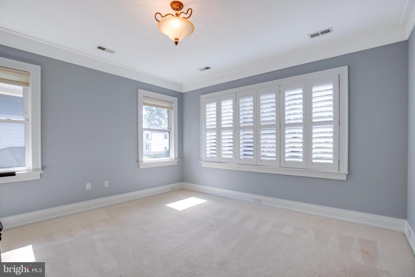 510 WALKER ST SW, VIENNA, Virginia 22180, 5 Bedrooms Bedrooms, ,4 BathroomsBathrooms,Residential,For sale,510 WALKER ST SW,VAFX2267652 MLS # VAFX2267652