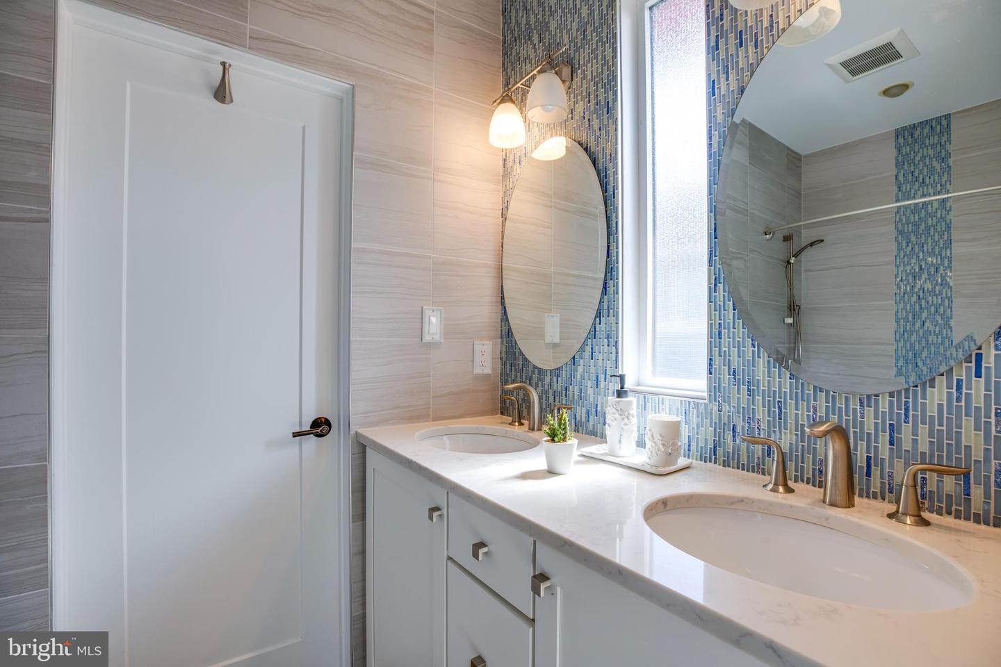 510 WALKER ST SW, VIENNA, Virginia 22180, 5 Bedrooms Bedrooms, ,4 BathroomsBathrooms,Residential,For sale,510 WALKER ST SW,VAFX2267652 MLS # VAFX2267652