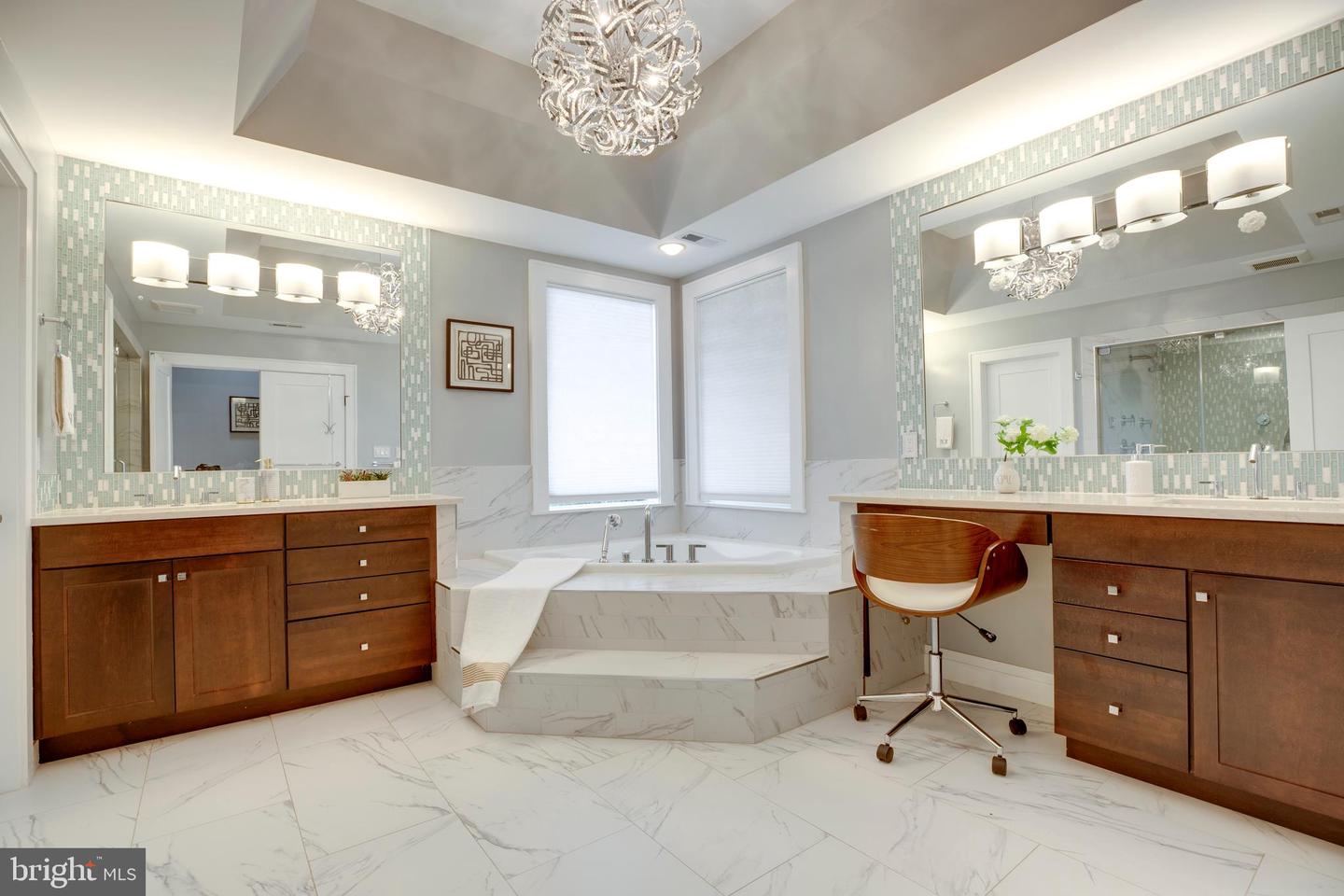 510 WALKER ST SW, VIENNA, Virginia 22180, 5 Bedrooms Bedrooms, ,4 BathroomsBathrooms,Residential,For sale,510 WALKER ST SW,VAFX2267652 MLS # VAFX2267652