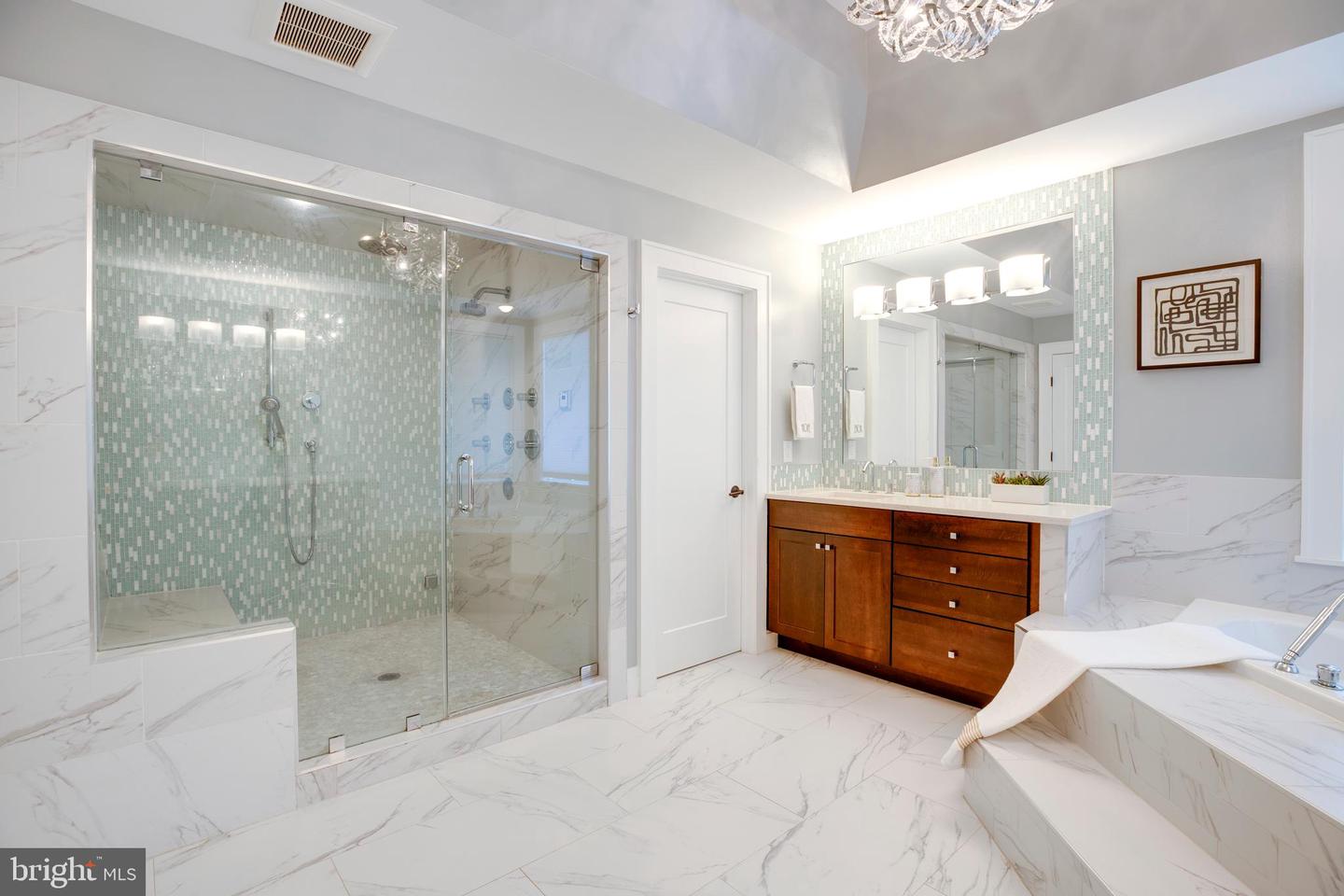 510 WALKER ST SW, VIENNA, Virginia 22180, 5 Bedrooms Bedrooms, ,4 BathroomsBathrooms,Residential,For sale,510 WALKER ST SW,VAFX2267652 MLS # VAFX2267652