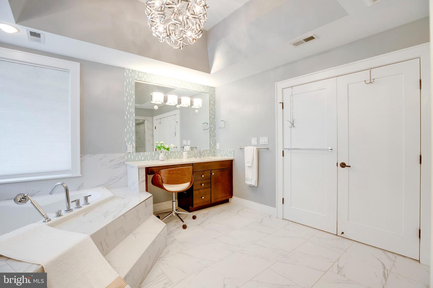 510 WALKER ST SW, VIENNA, Virginia 22180, 5 Bedrooms Bedrooms, ,4 BathroomsBathrooms,Residential,For sale,510 WALKER ST SW,VAFX2267652 MLS # VAFX2267652