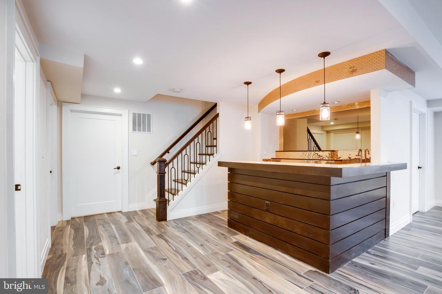 510 WALKER ST SW, VIENNA, Virginia 22180, 5 Bedrooms Bedrooms, ,4 BathroomsBathrooms,Residential,For sale,510 WALKER ST SW,VAFX2267652 MLS # VAFX2267652