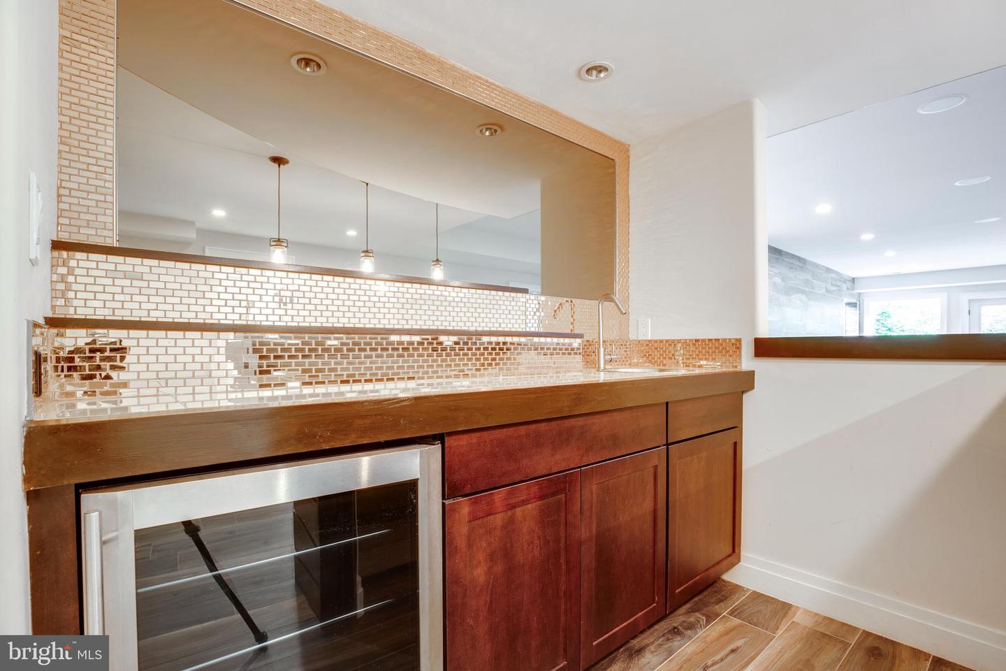 510 WALKER ST SW, VIENNA, Virginia 22180, 5 Bedrooms Bedrooms, ,4 BathroomsBathrooms,Residential,For sale,510 WALKER ST SW,VAFX2267652 MLS # VAFX2267652