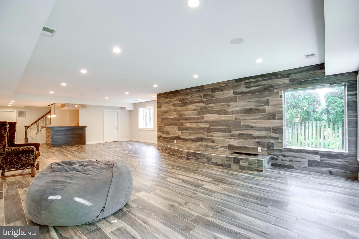 510 WALKER ST SW, VIENNA, Virginia 22180, 5 Bedrooms Bedrooms, ,4 BathroomsBathrooms,Residential,For sale,510 WALKER ST SW,VAFX2267652 MLS # VAFX2267652