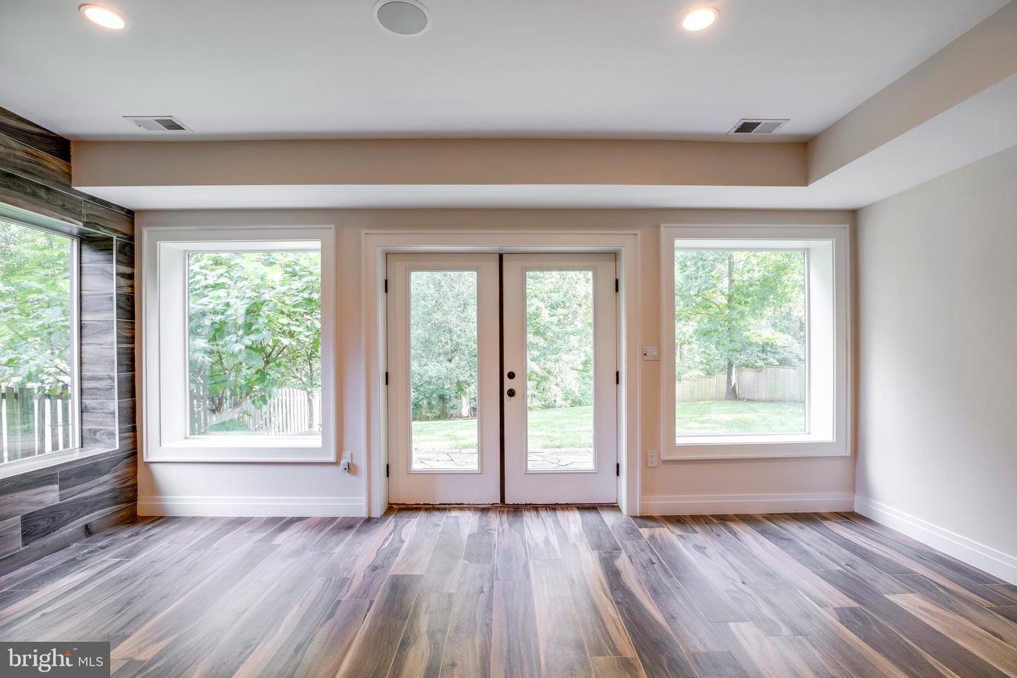 510 WALKER ST SW, VIENNA, Virginia 22180, 5 Bedrooms Bedrooms, ,4 BathroomsBathrooms,Residential,For sale,510 WALKER ST SW,VAFX2267652 MLS # VAFX2267652