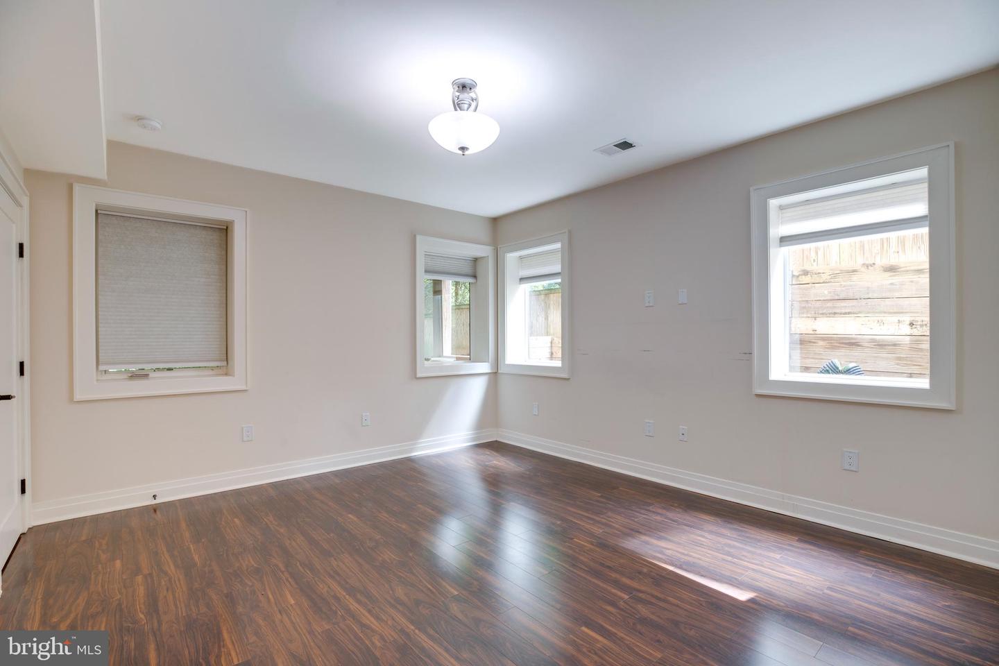 510 WALKER ST SW, VIENNA, Virginia 22180, 5 Bedrooms Bedrooms, ,4 BathroomsBathrooms,Residential,For sale,510 WALKER ST SW,VAFX2267652 MLS # VAFX2267652