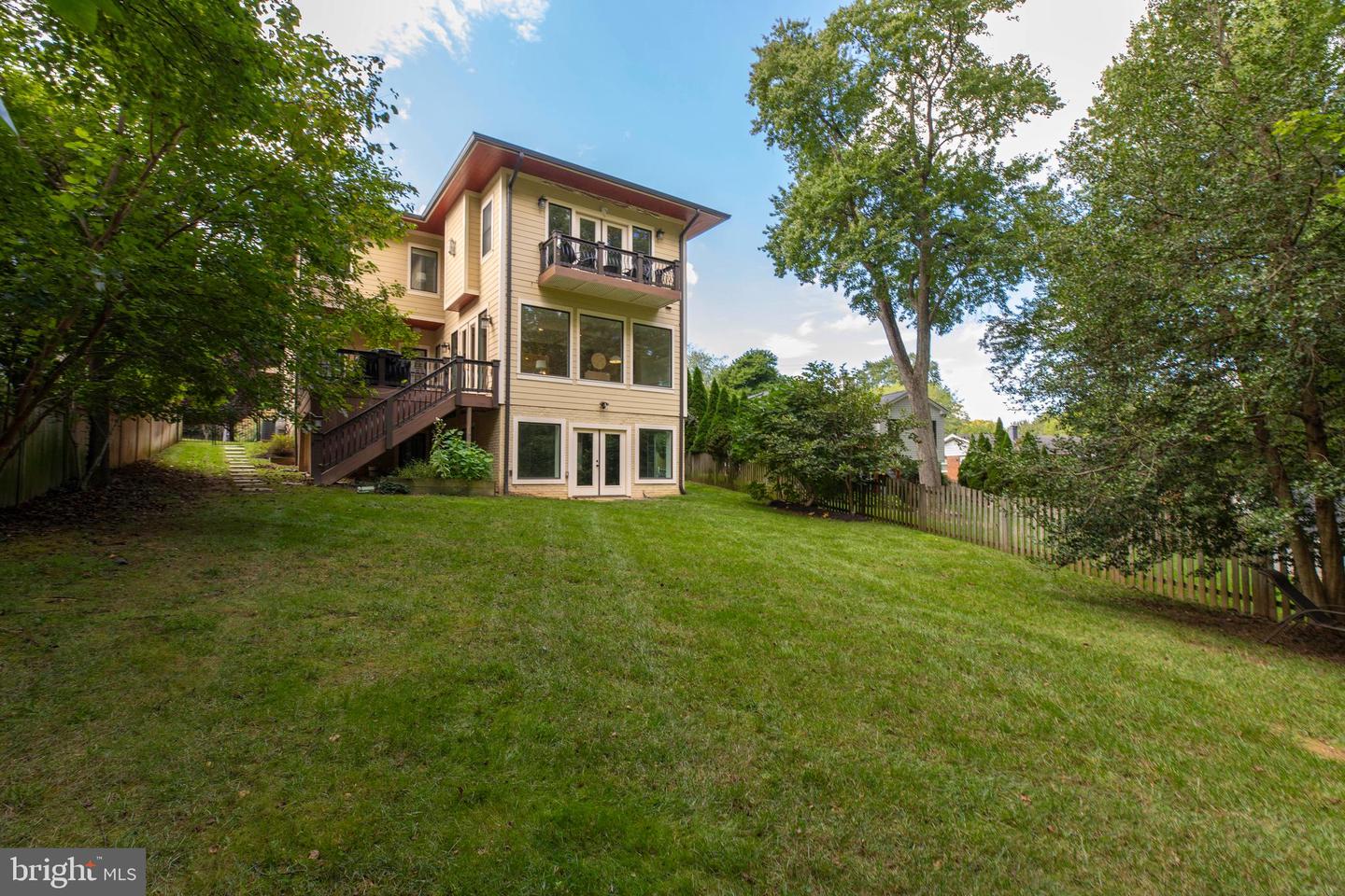 510 WALKER ST SW, VIENNA, Virginia 22180, 5 Bedrooms Bedrooms, ,4 BathroomsBathrooms,Residential,For sale,510 WALKER ST SW,VAFX2267652 MLS # VAFX2267652