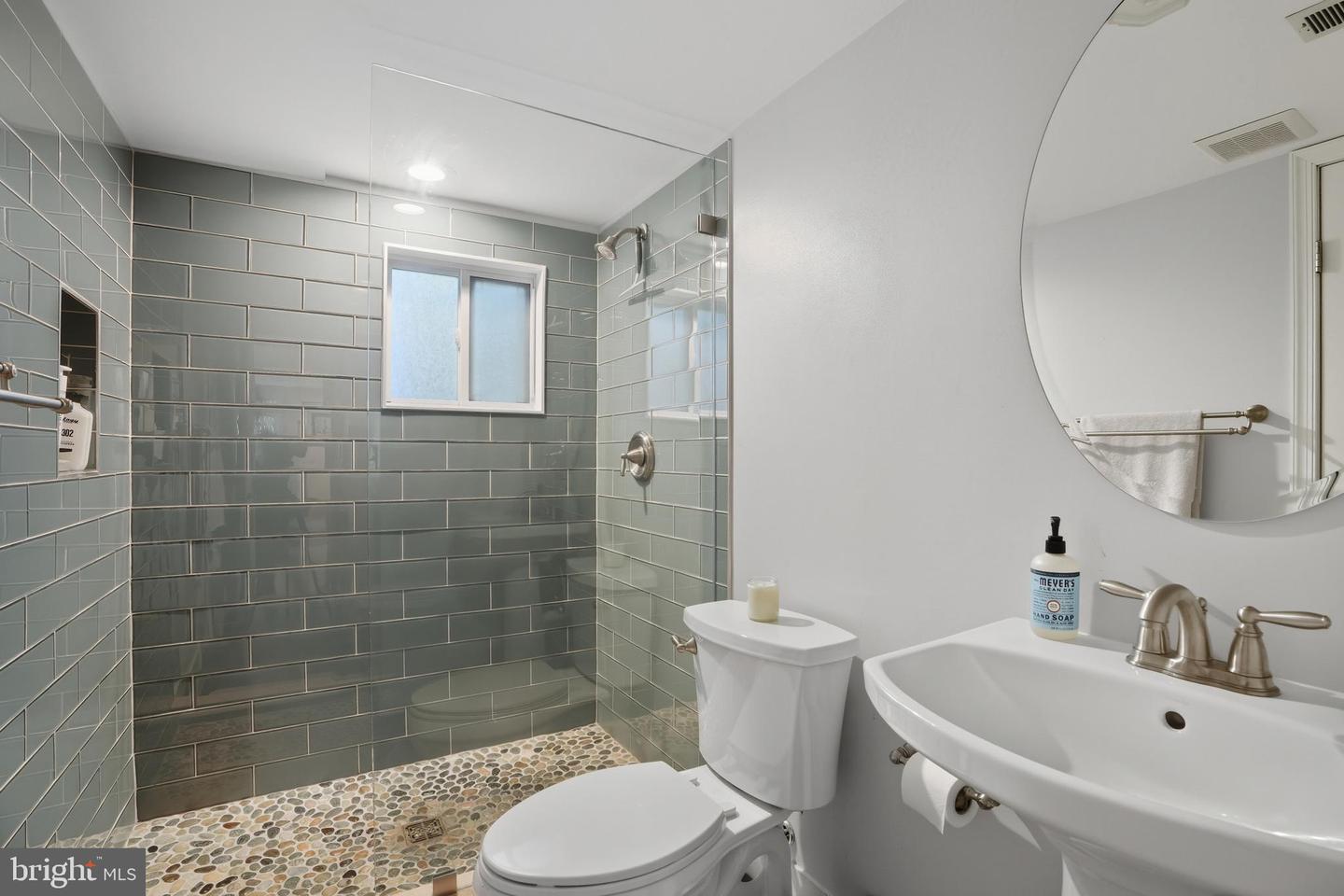 2908 MONROE PL, FALLS CHURCH, Virginia 22042, 3 Bedrooms Bedrooms, ,3 BathroomsBathrooms,Residential,For sale,2908 MONROE PL,VAFX2267772 MLS # VAFX2267772