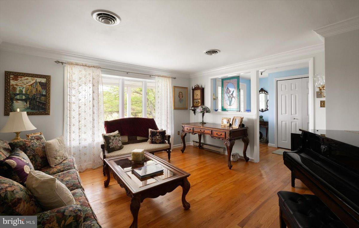 1049 LAUREL GROVE RD, WINCHESTER, Virginia 22602, 3 Bedrooms Bedrooms, ,3 BathroomsBathrooms,Residential,For sale,1049 LAUREL GROVE RD,VAFV2036868 MLS # VAFV2036868