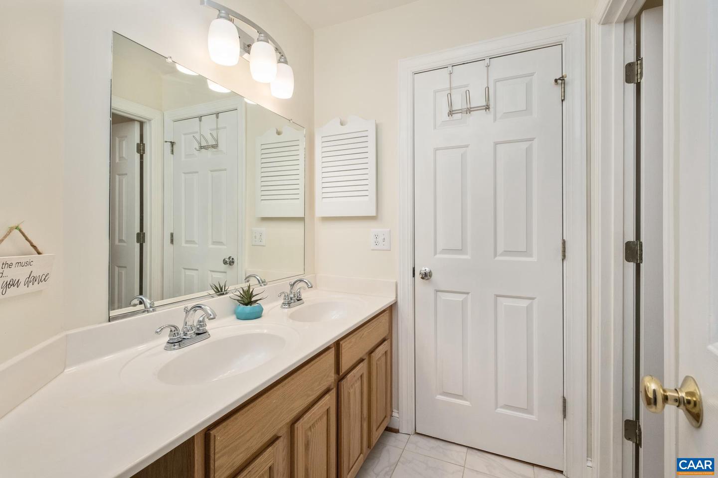 3070 CHIMNEY RDG, CHARLOTTESVILLE, Virginia 22911, 6 Bedrooms Bedrooms, ,4 BathroomsBathrooms,Residential,For sale,3070 CHIMNEY RDG,669102 MLS # 669102