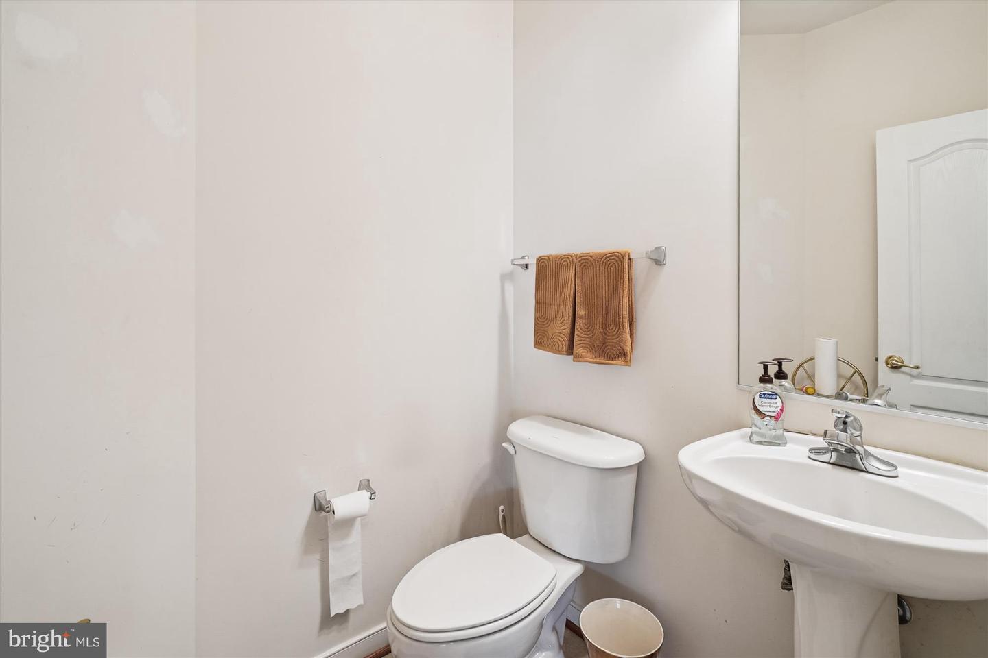 13201 QUATE LN, WOODBRIDGE, Virginia 22193, 4 Bedrooms Bedrooms, ,4 BathroomsBathrooms,Residential,For sale,13201 QUATE LN,VAPW2104272 MLS # VAPW2104272